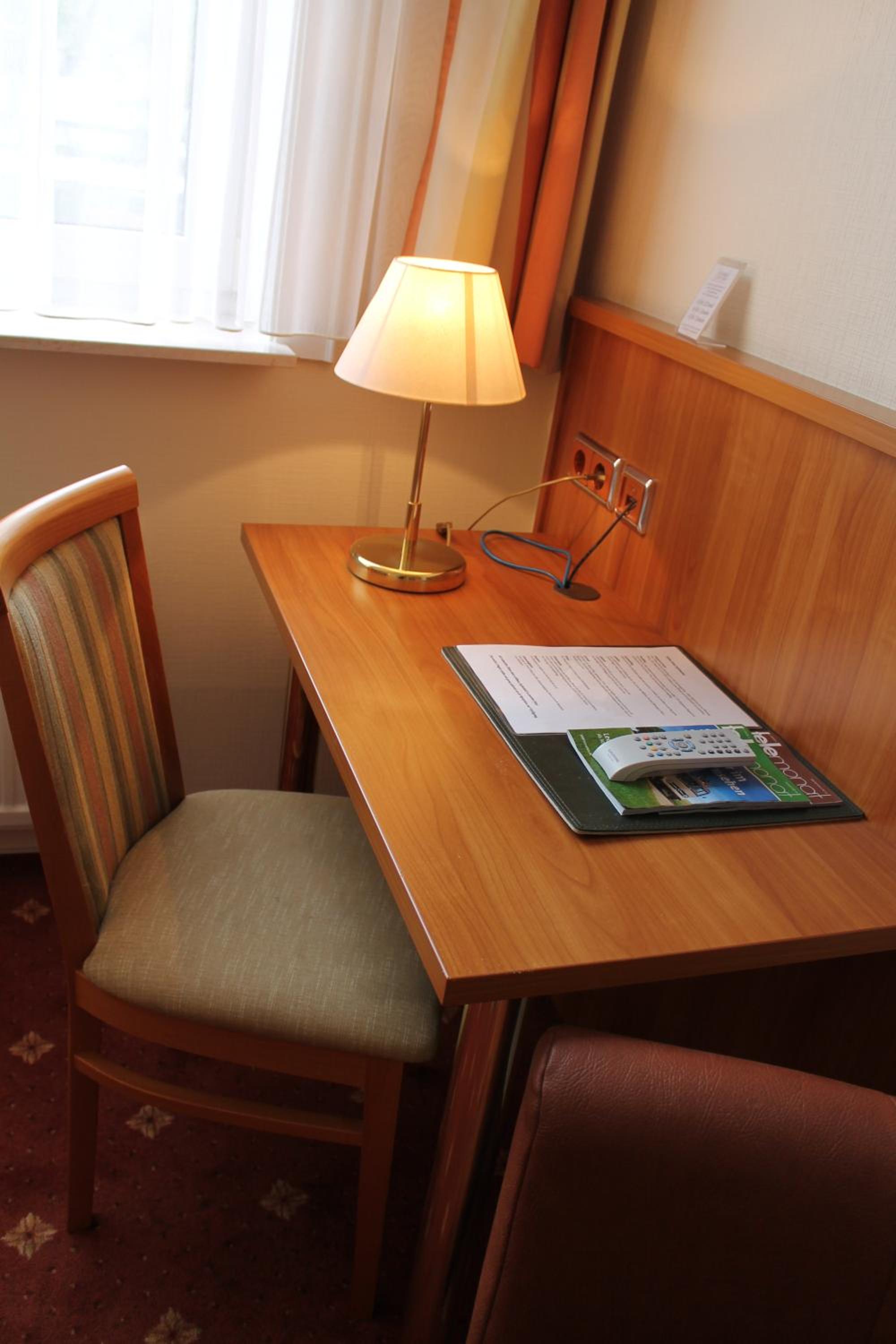 Double Room - SMOKING - Photo 5