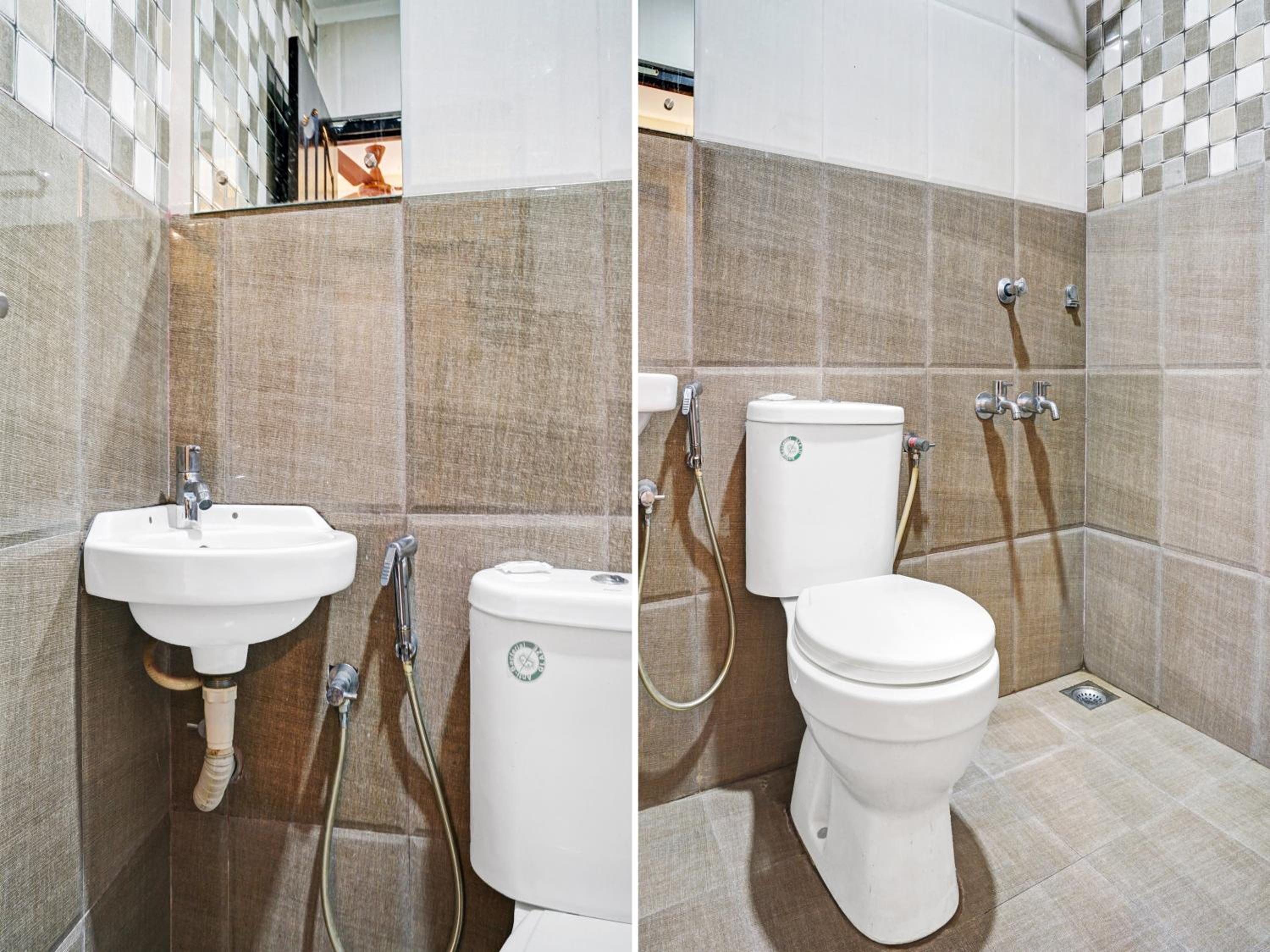 Single Room with Bathroom photo 3