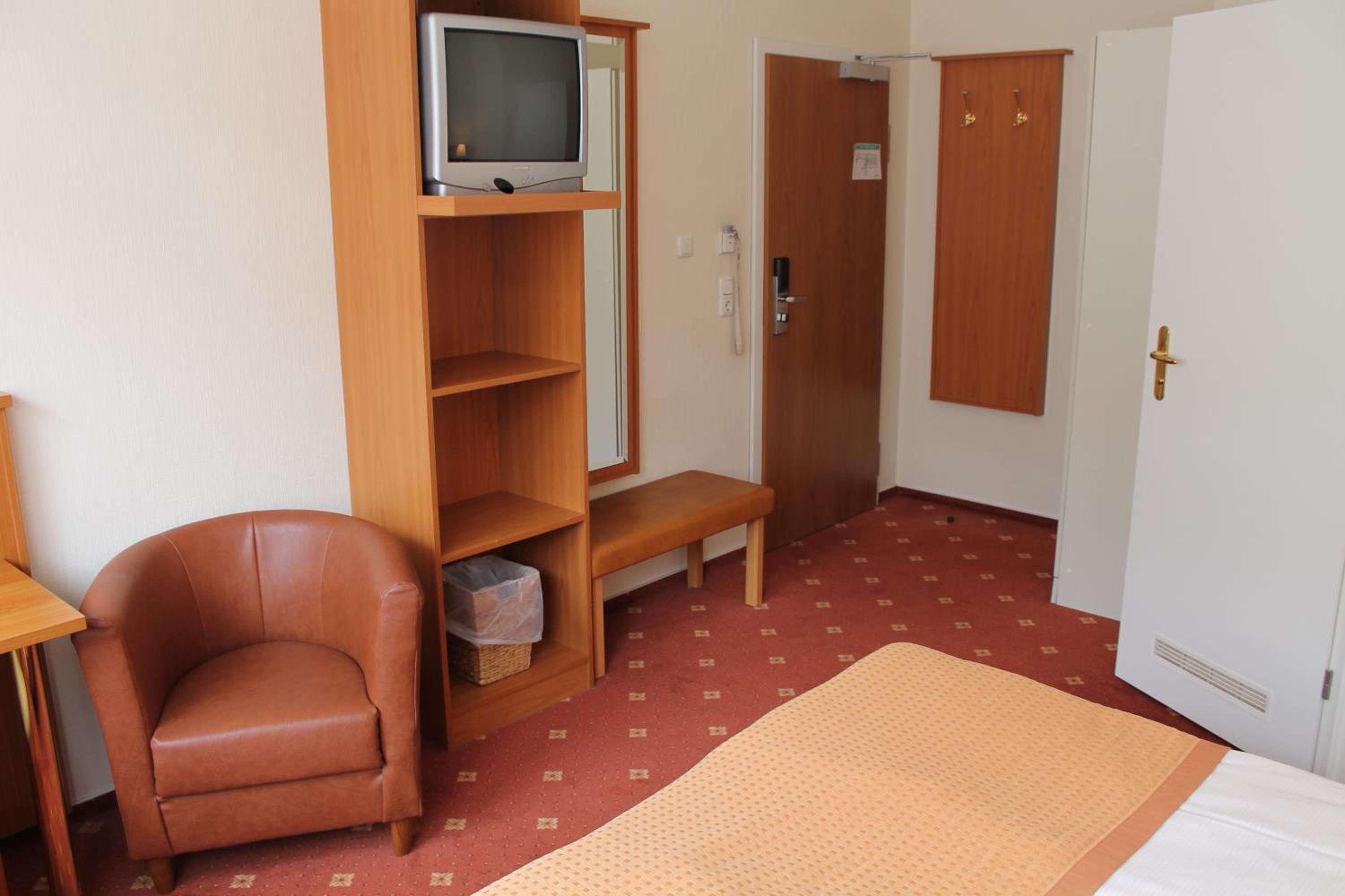 Double Room - SMOKING - Photo 4
