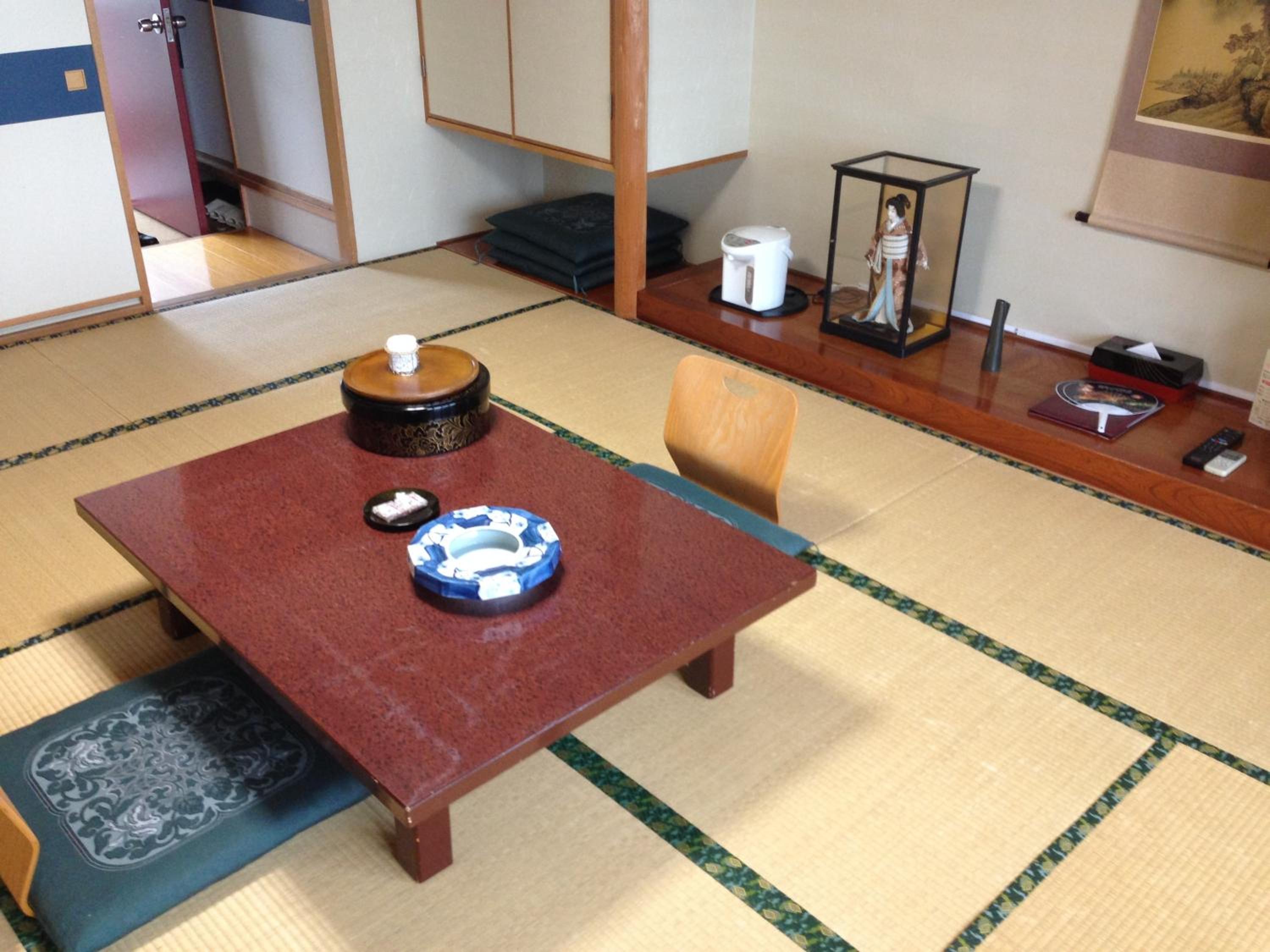 Japanese-Style Room with Lake View - Smoking photo 2