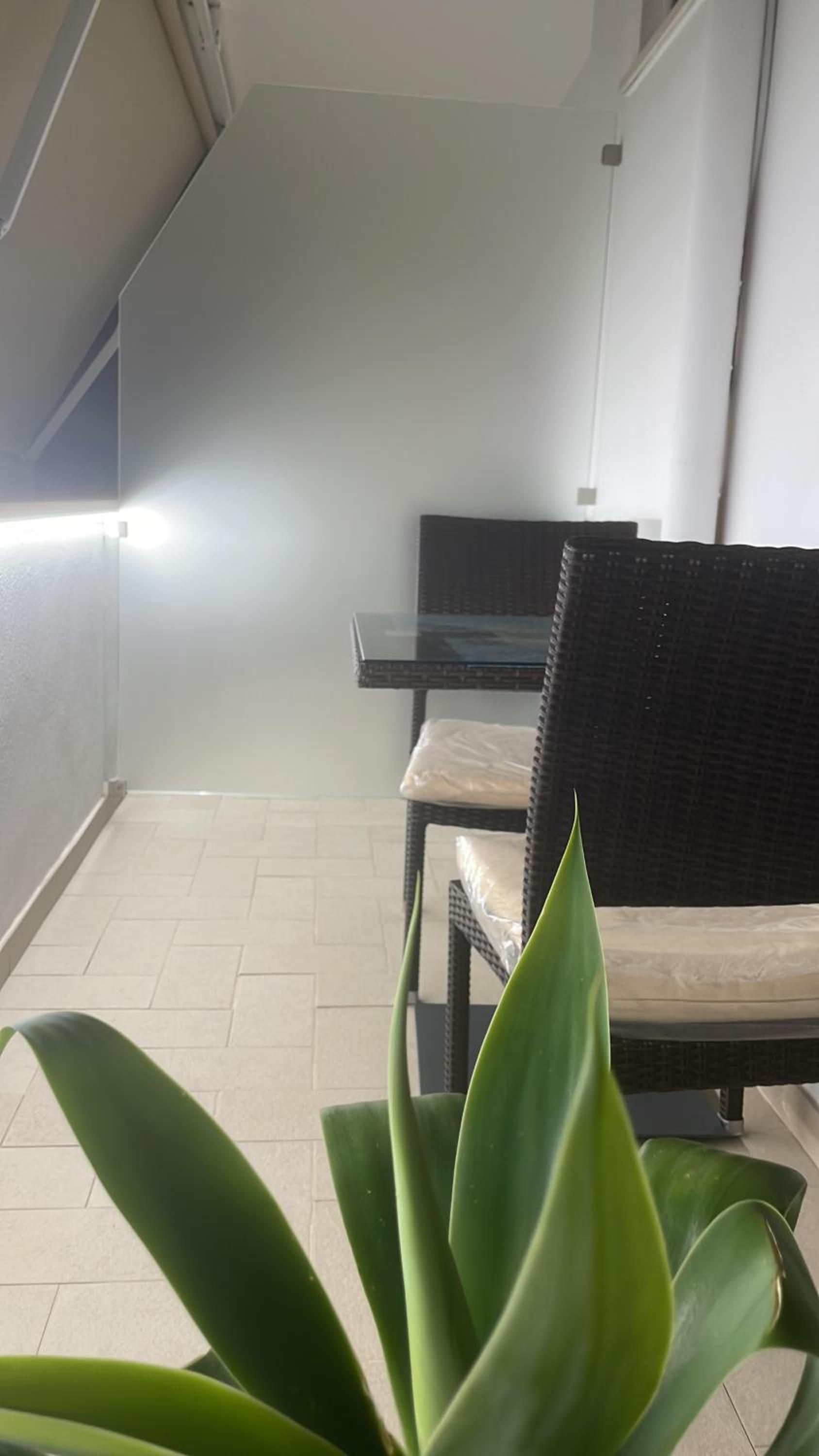 Queen Room with Balcony - Photo 16
