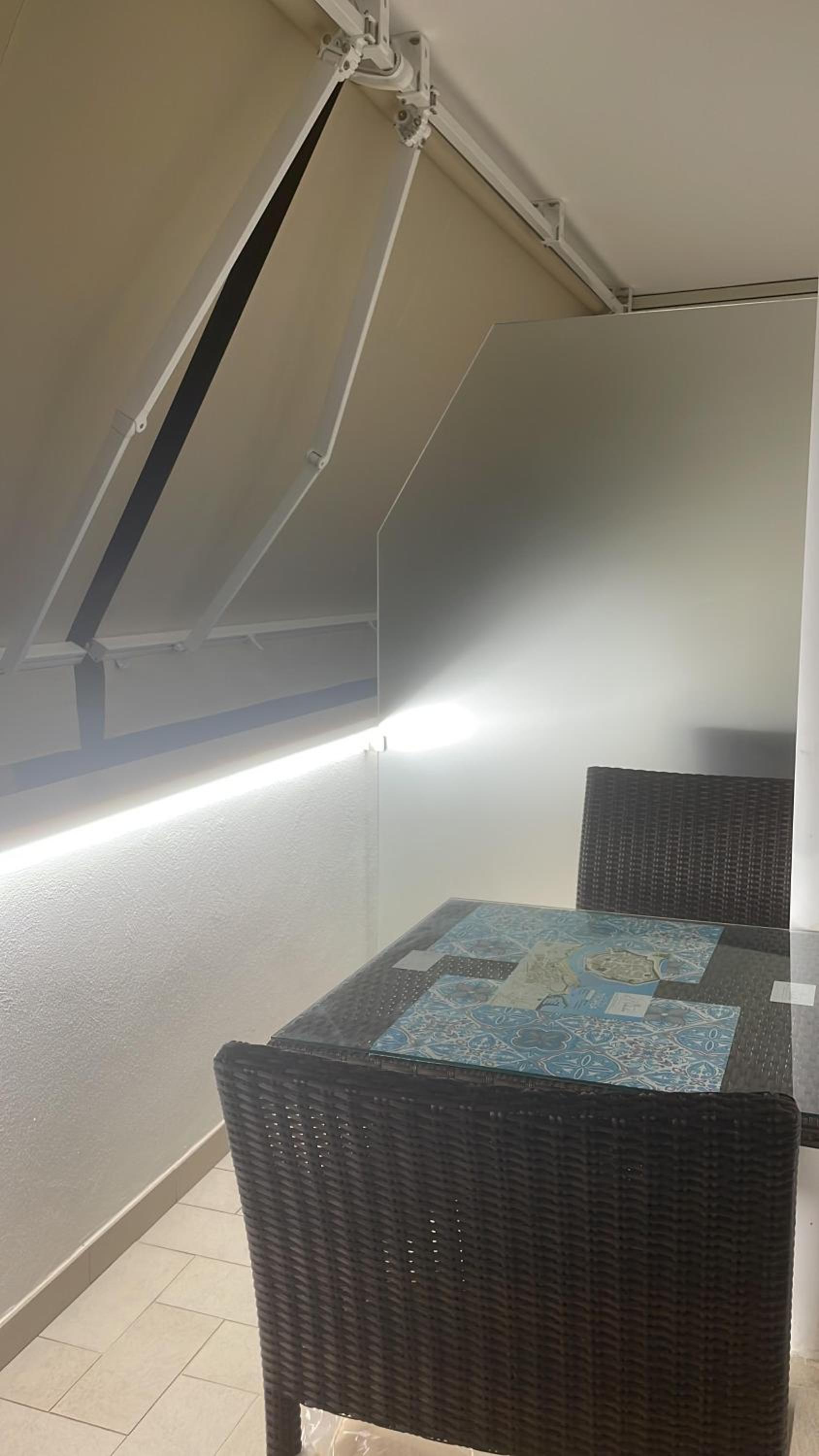 Queen Room with Balcony - Photo 17