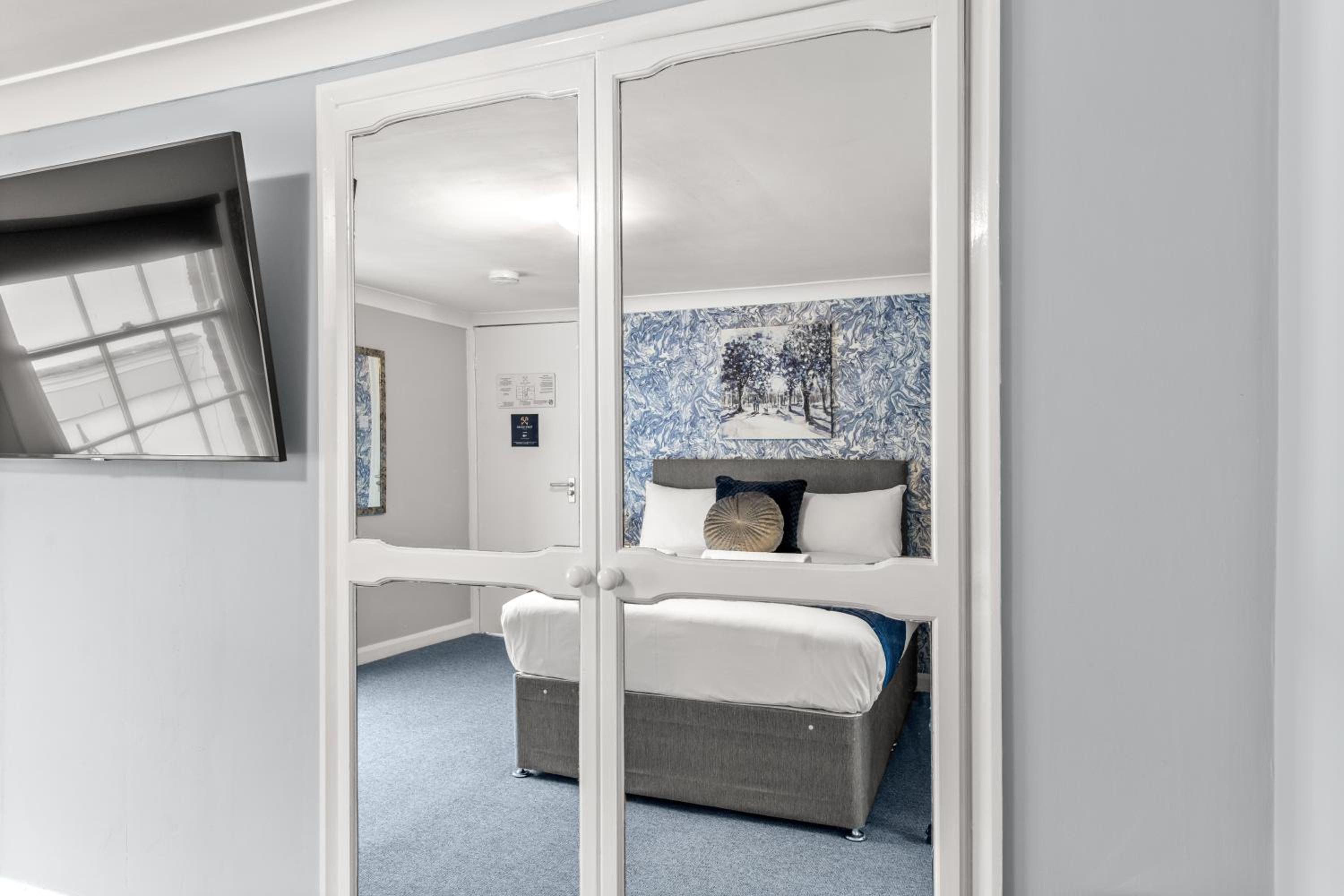 Standard Double Room - Photo 5