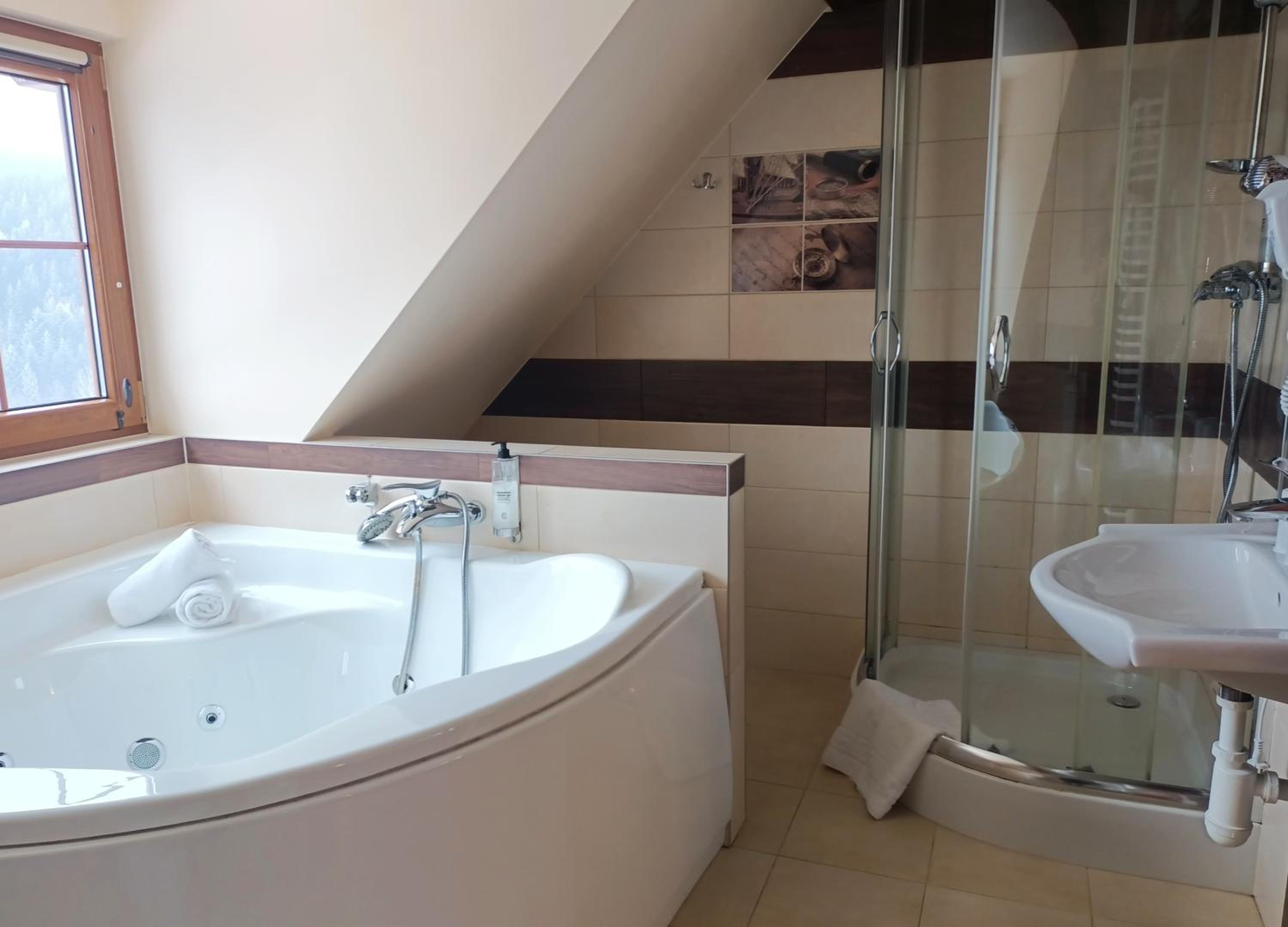 Deluxe Double Room - Photo 18