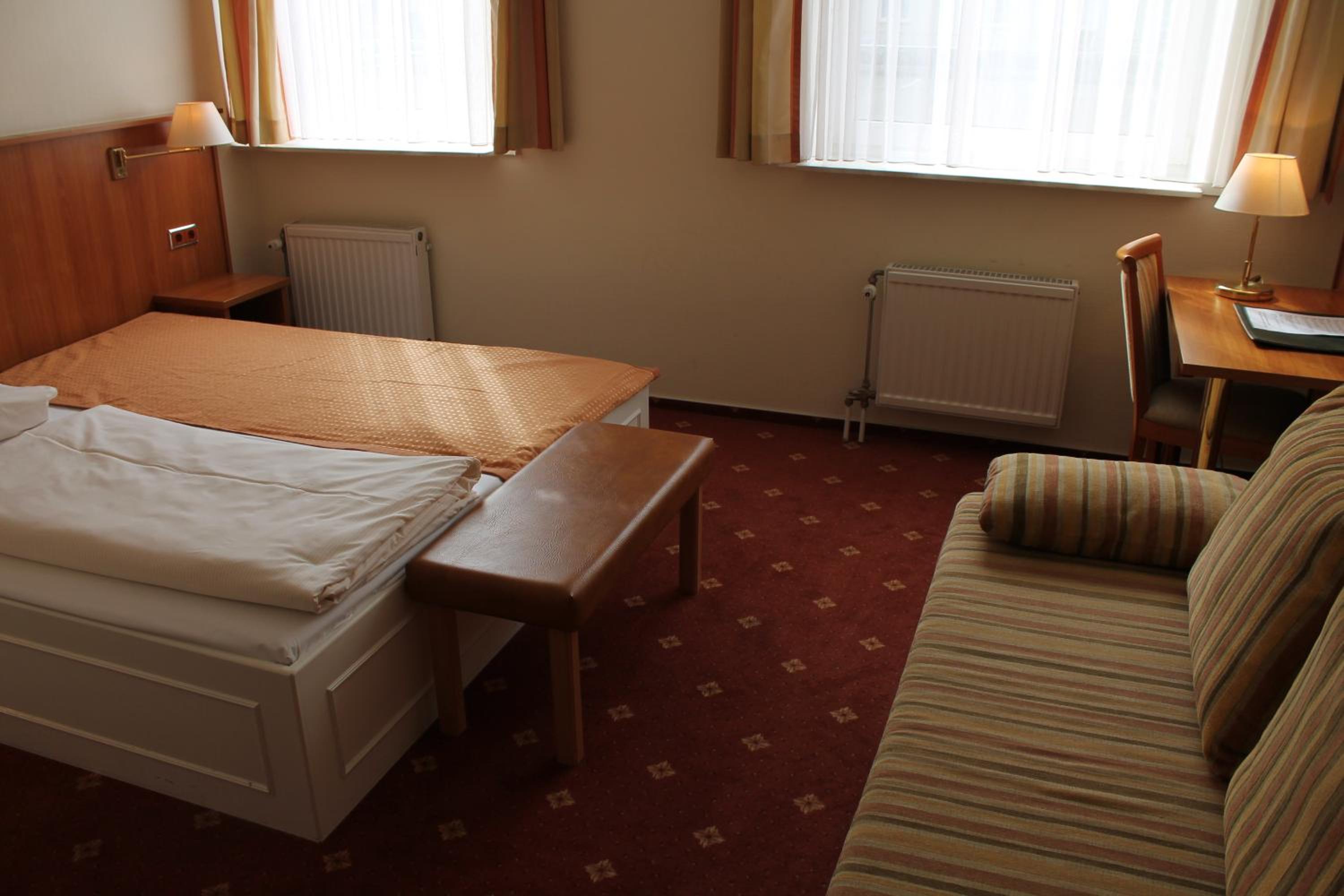 Family Room (2 Adults + 2 Children) - Photo 4