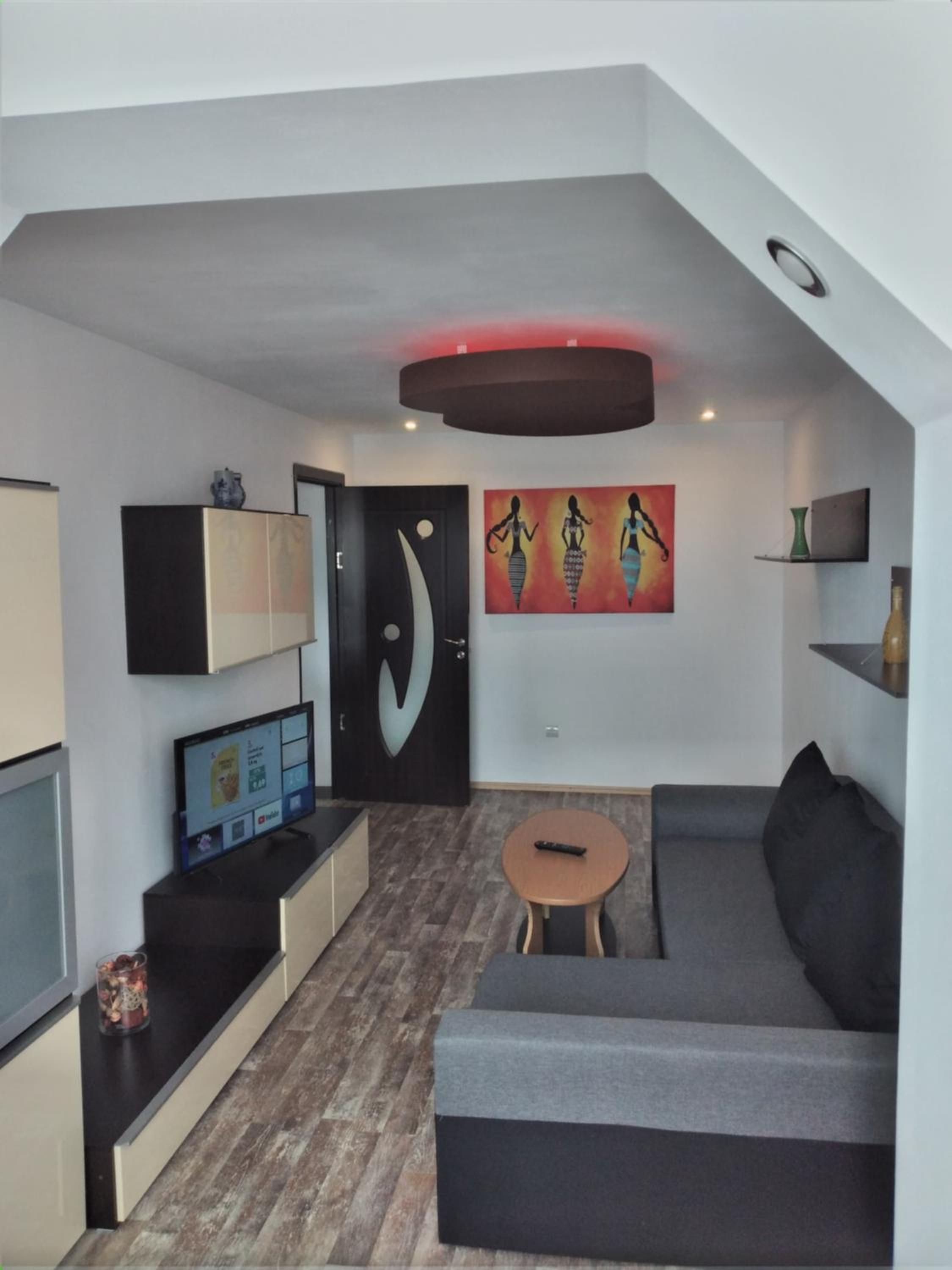 One-Bedroom Apartment - Photo 1