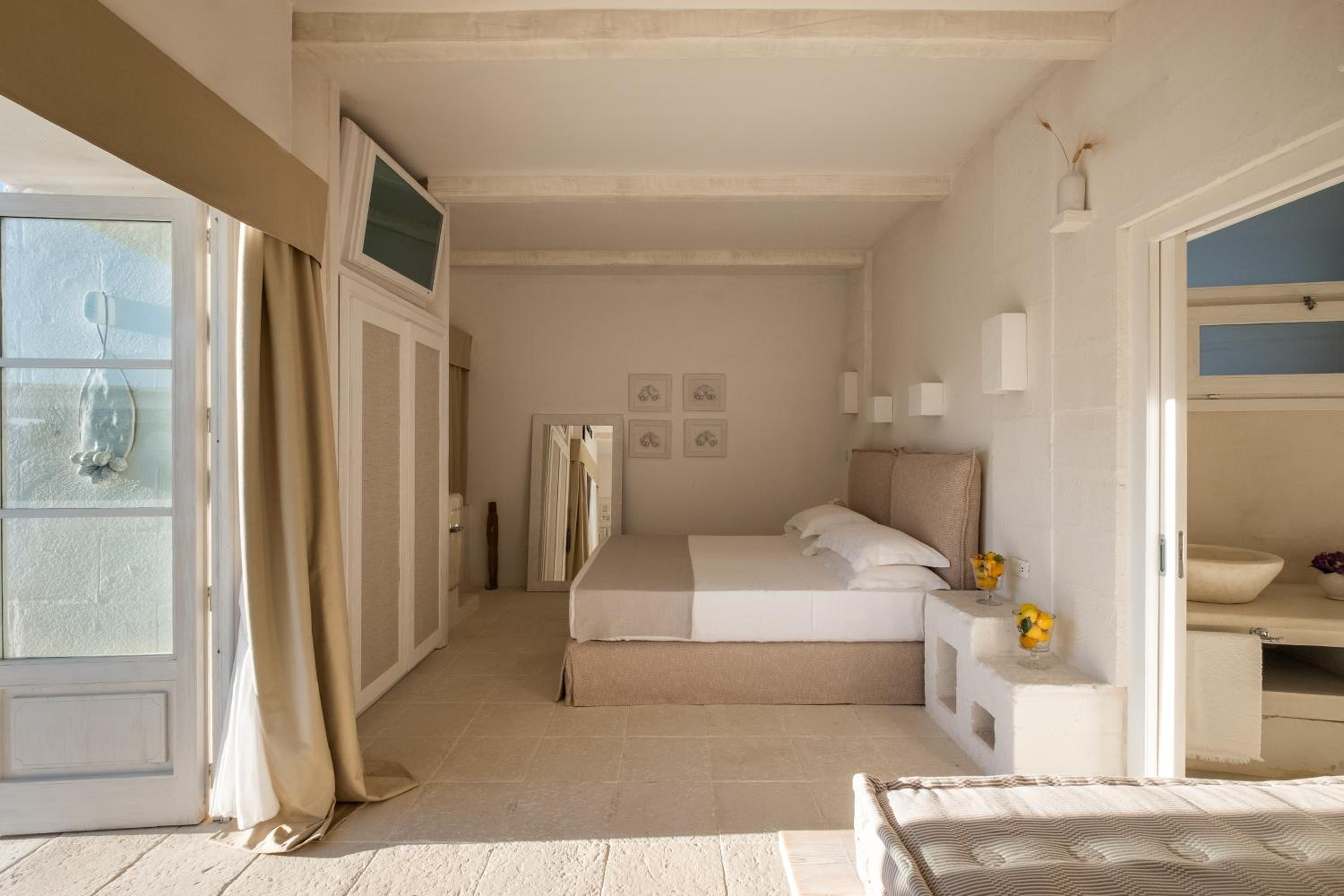 Deluxe Room with Sunset View - Photo 4
