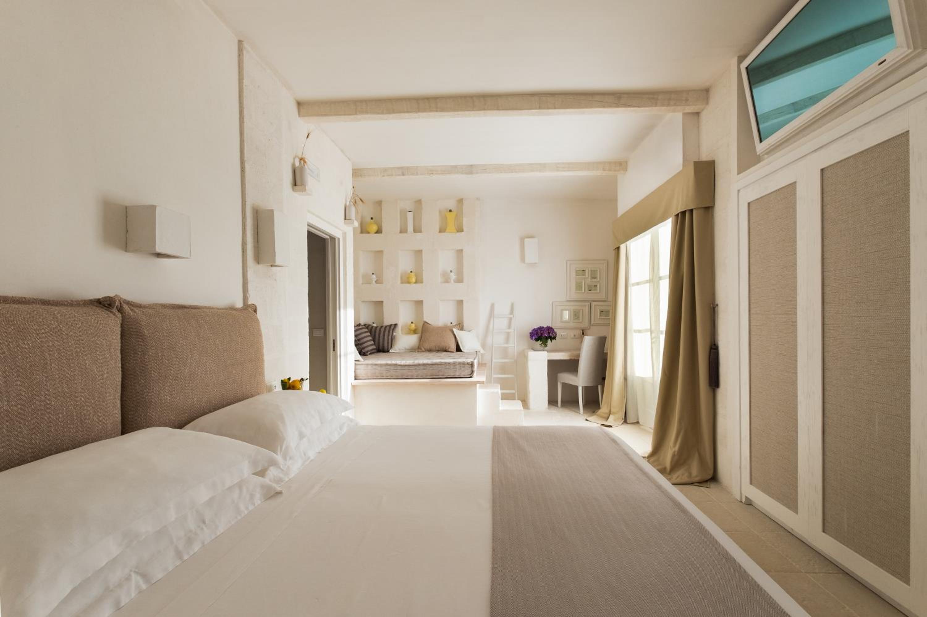 Deluxe Room - Photo 5