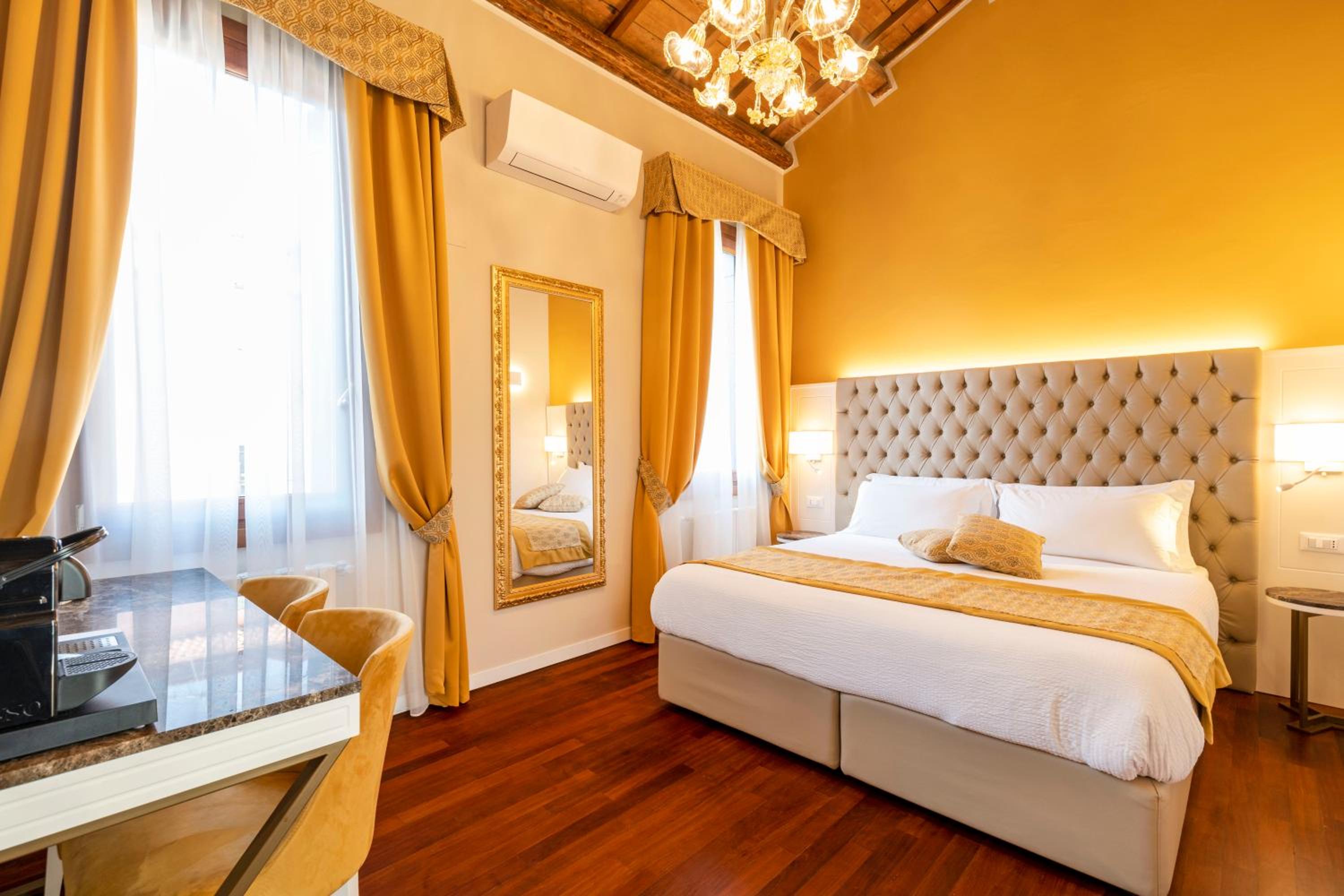 Deluxe Double or Twin Room photo 1