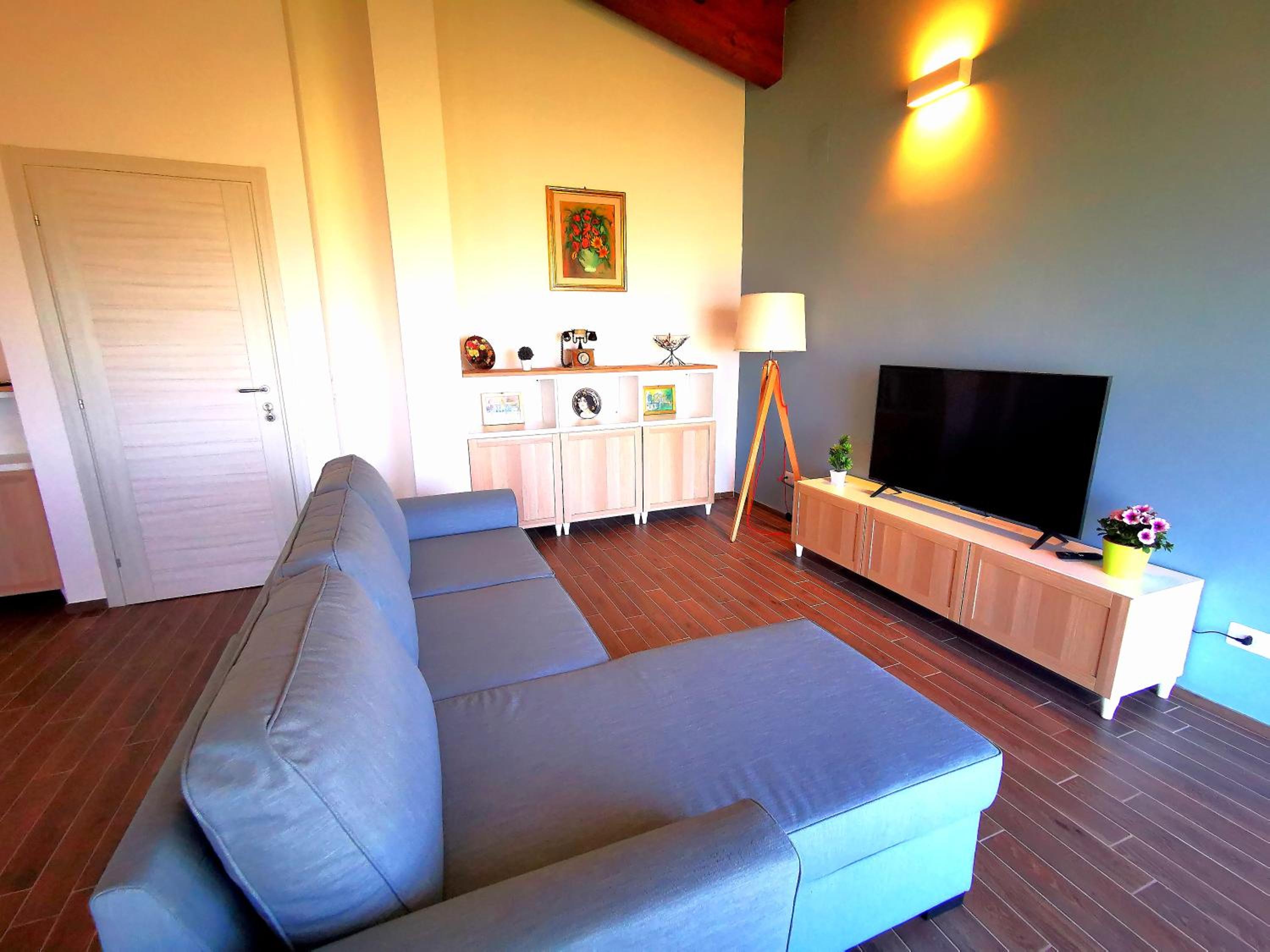 Apartment with Sea View - Photo 3