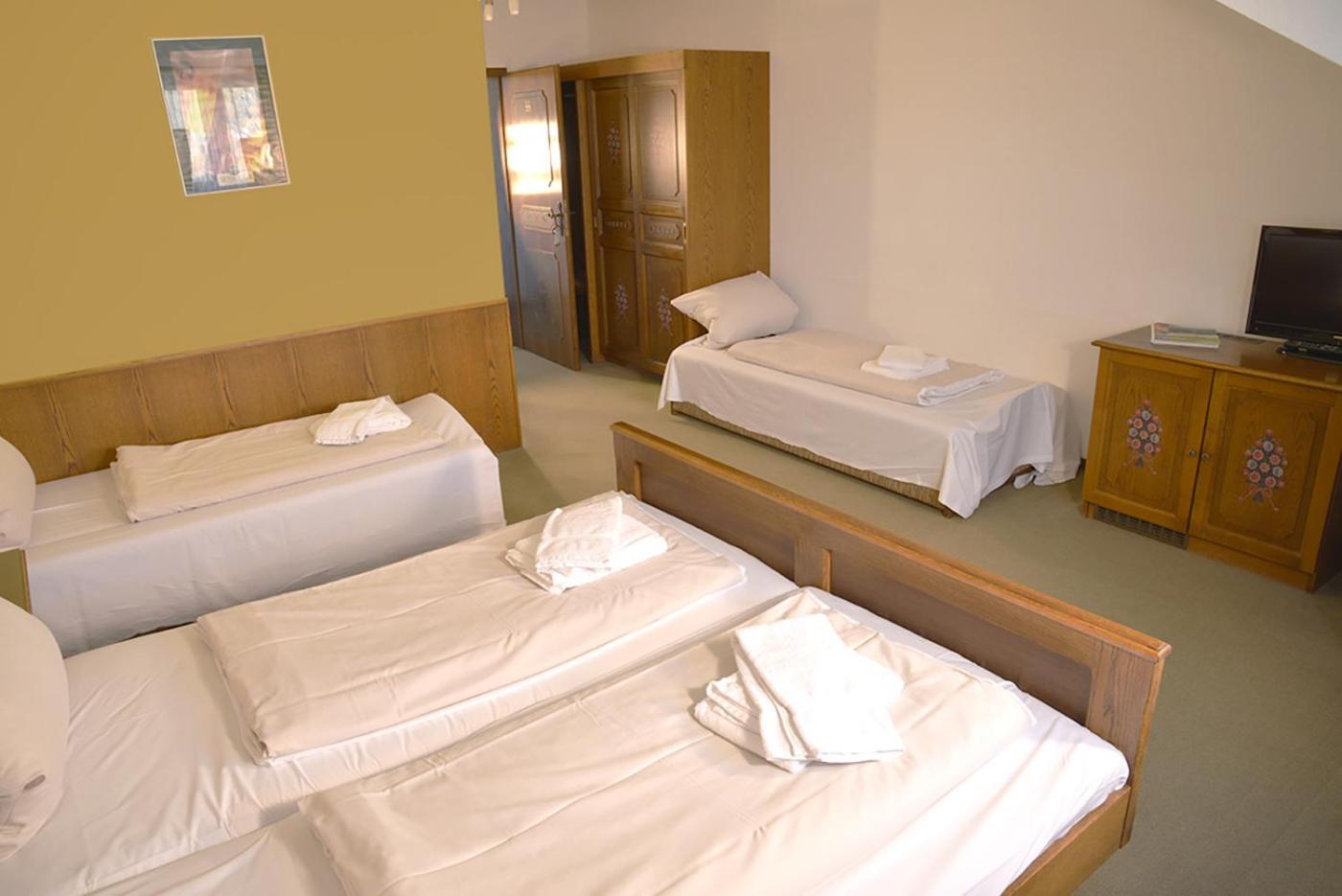Quadruple Room - Photo 1
