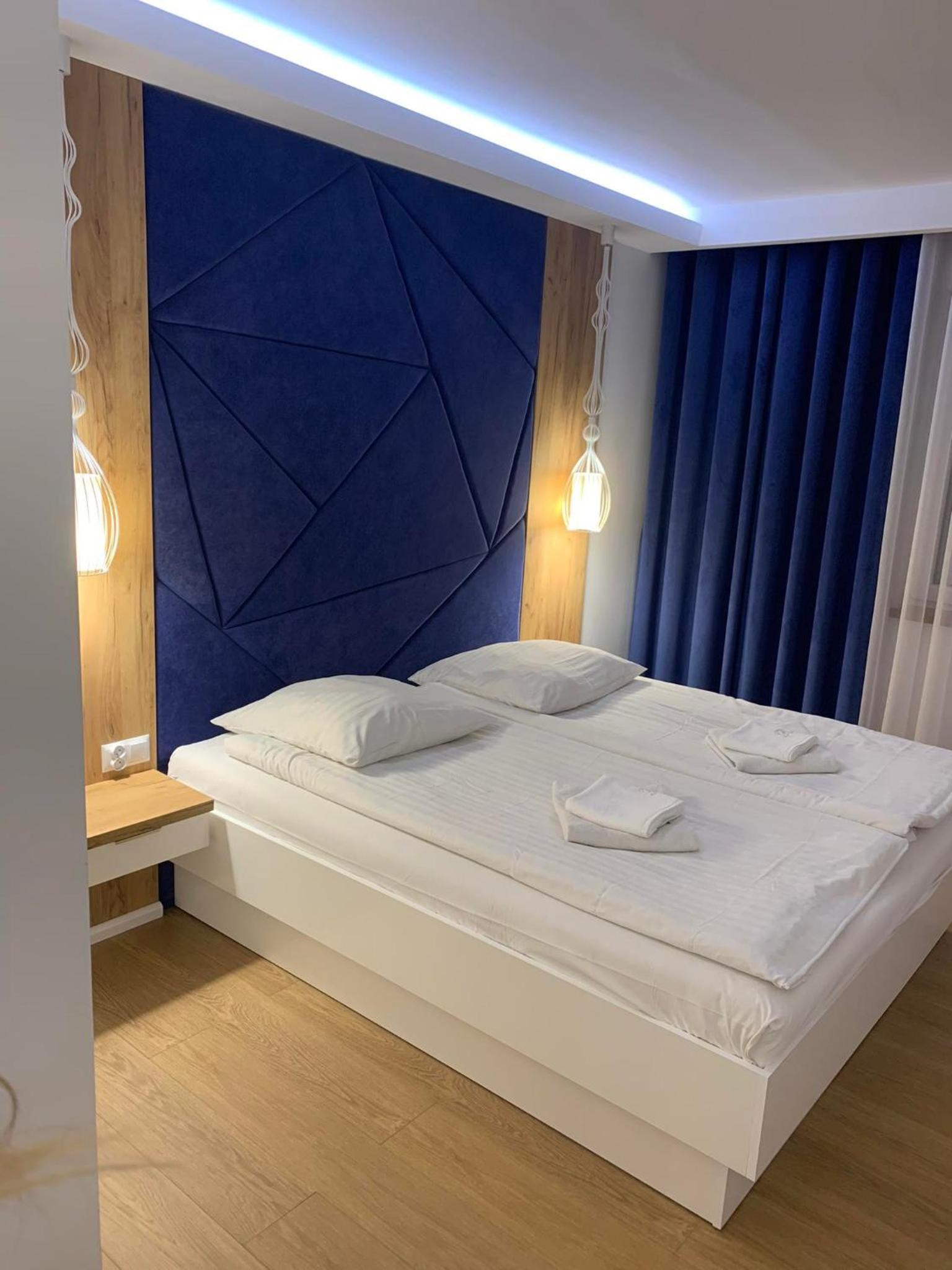 Large Double Room - Photo 1