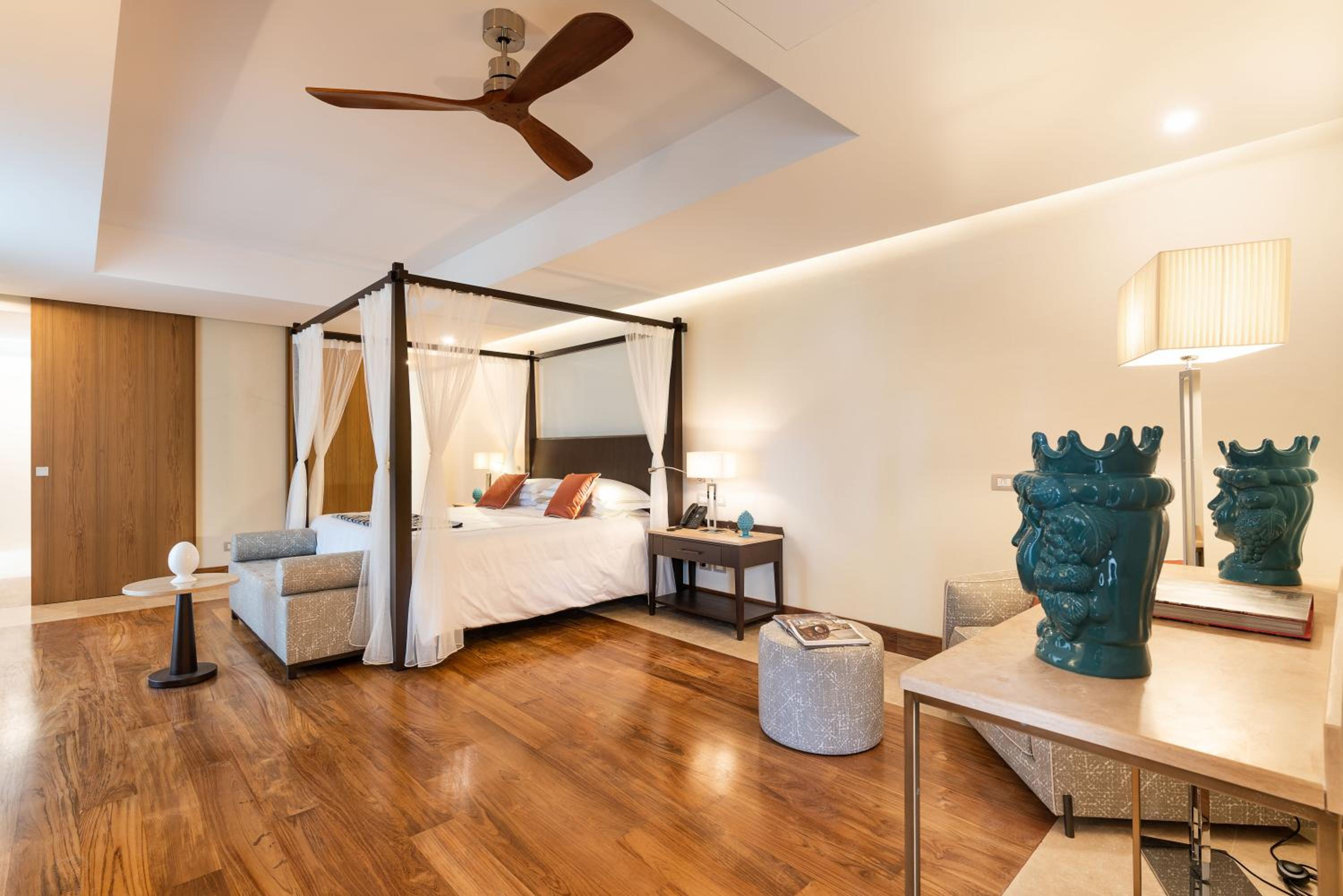 Deluxe Junior Suite - Photo 11