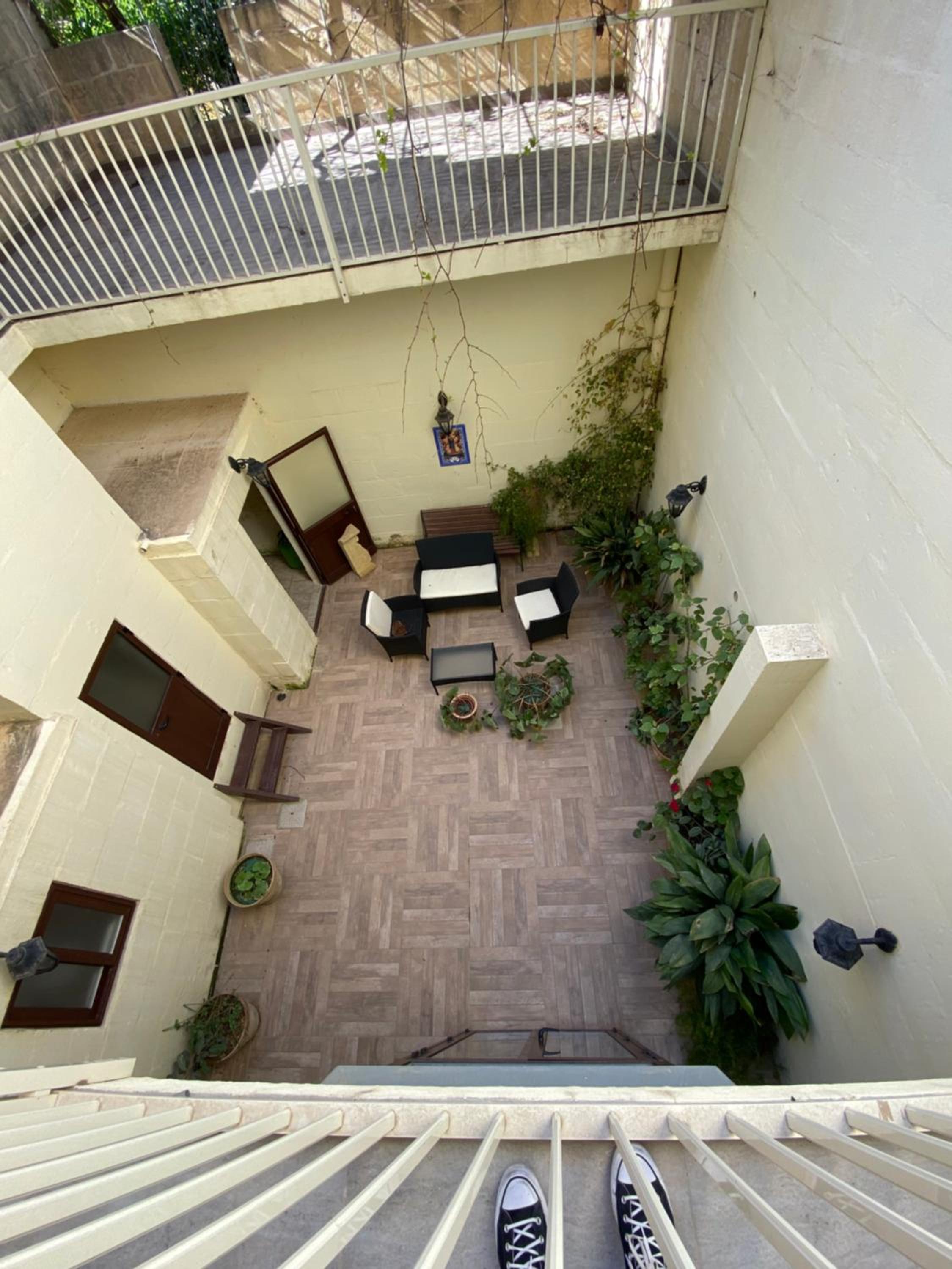 Twin Room with Balcony - Photo 3