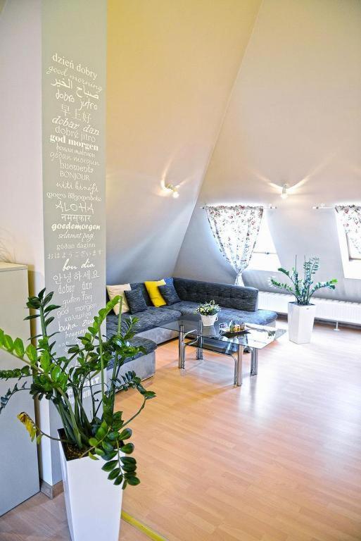 Apartment with Mountain View - Photo 11