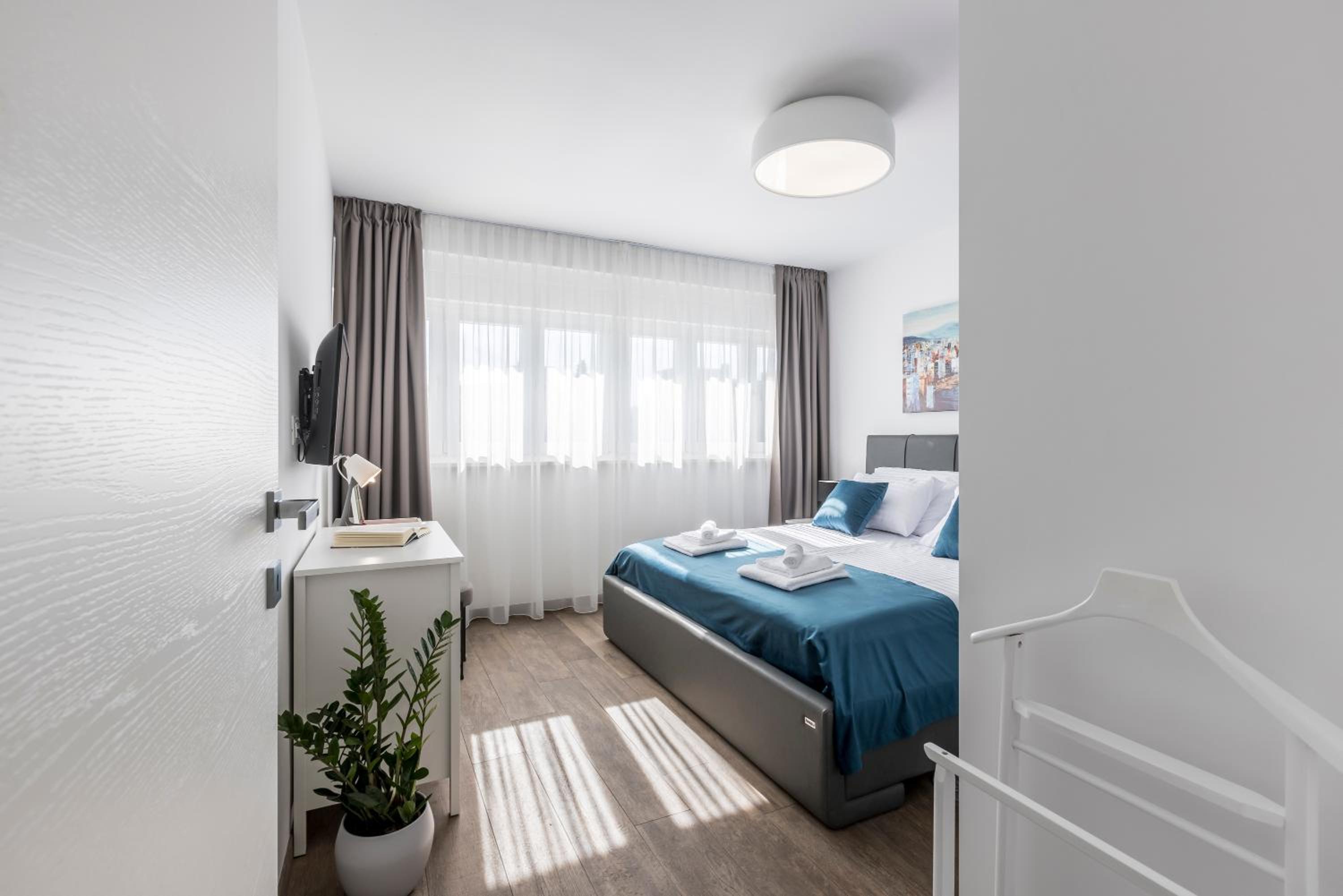 Two-Bedroom Apartment - Photo 2