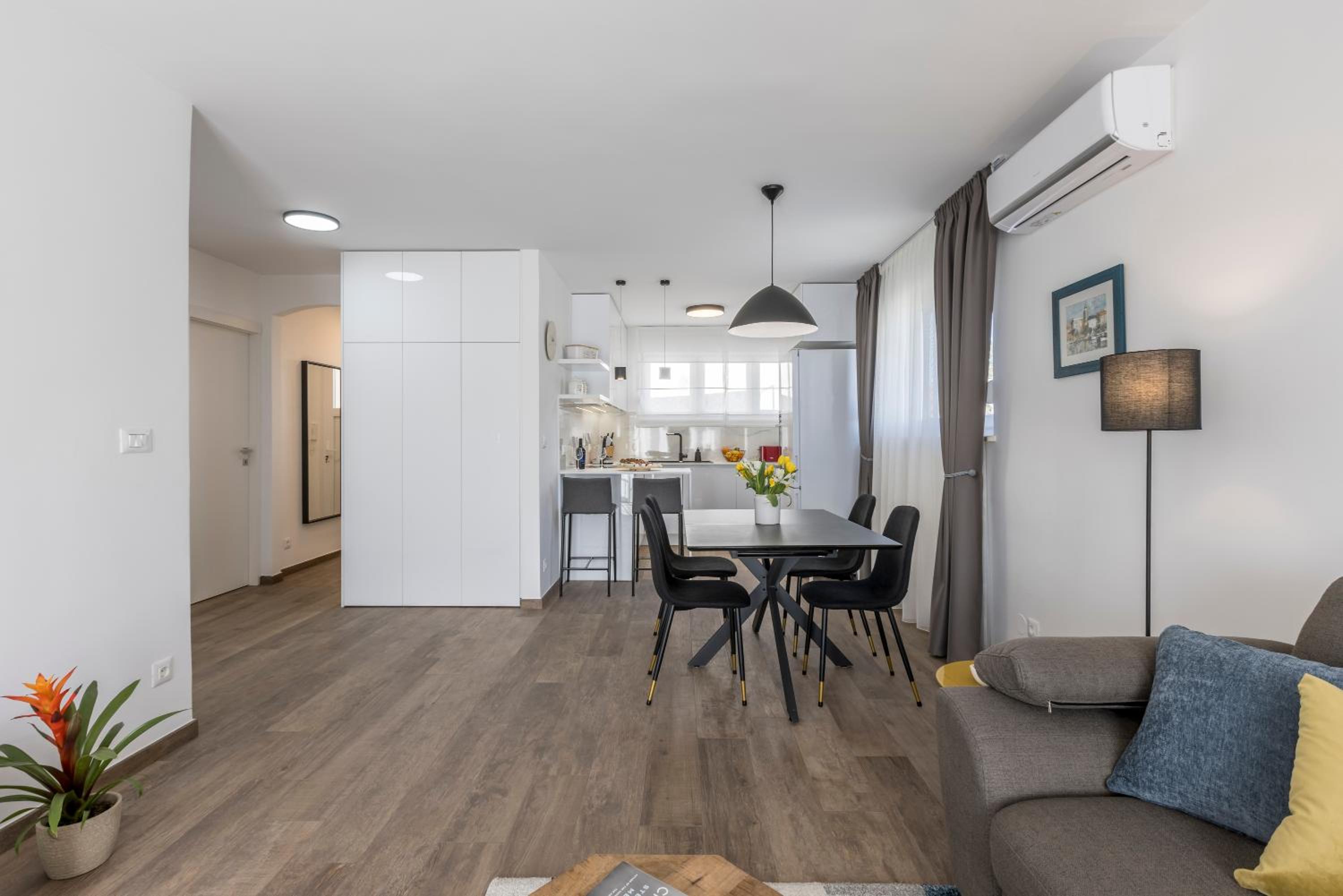 Two-Bedroom Apartment - Photo 21