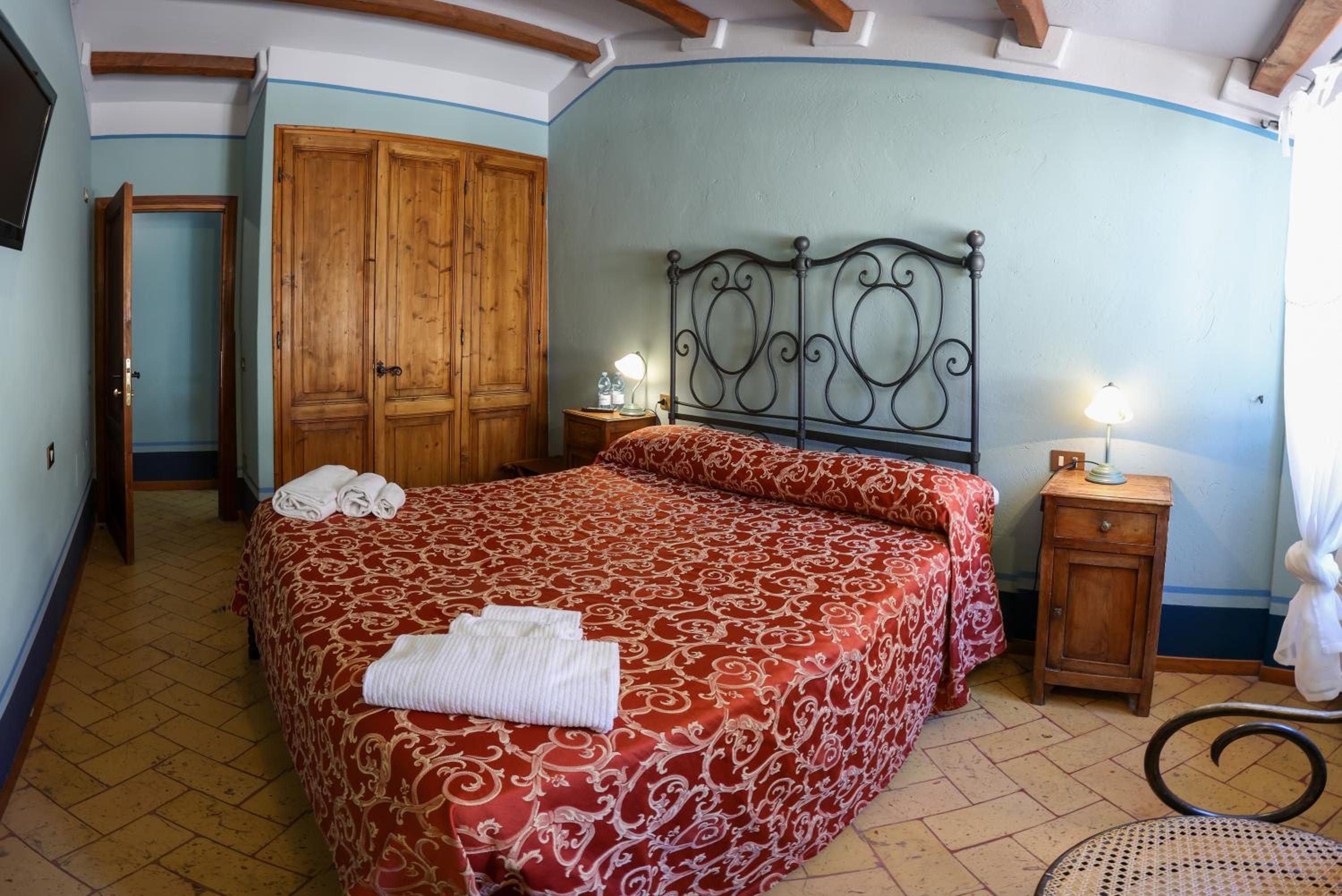 Budget Double Room photo 2
