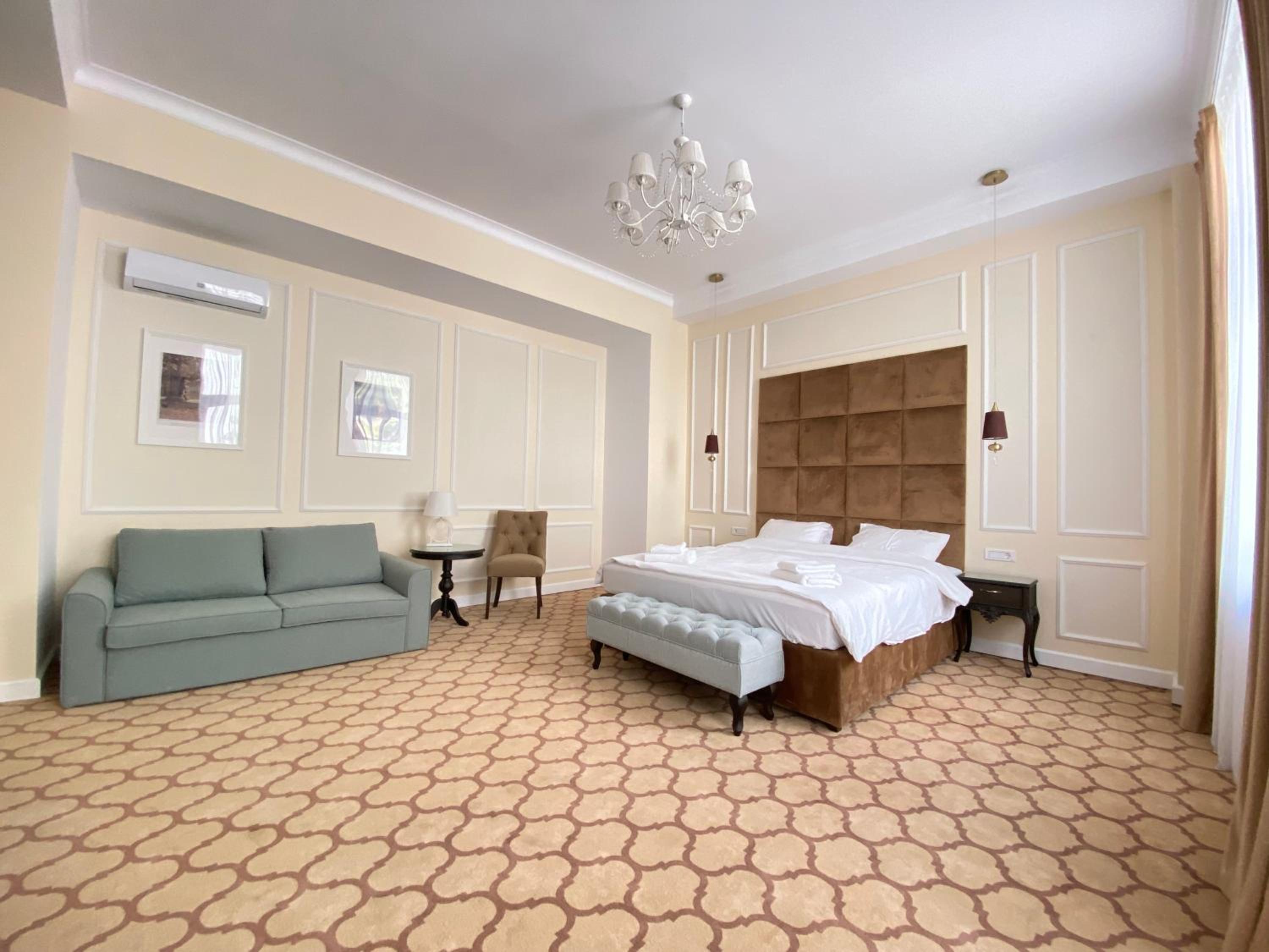 Superior King Room - Photo 8
