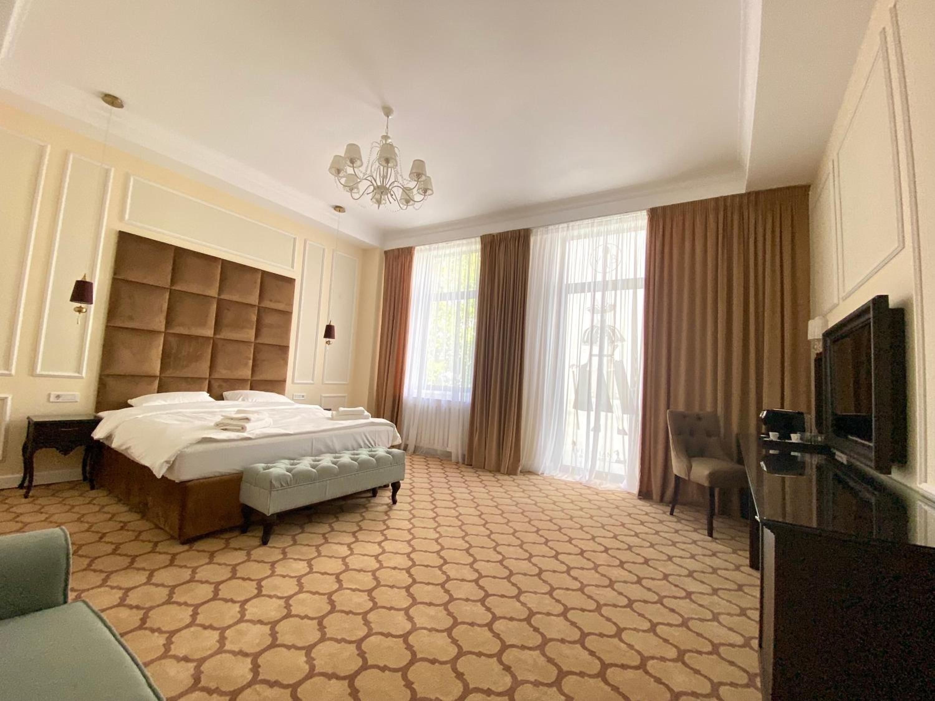 King Room with Balcony - Photo 1