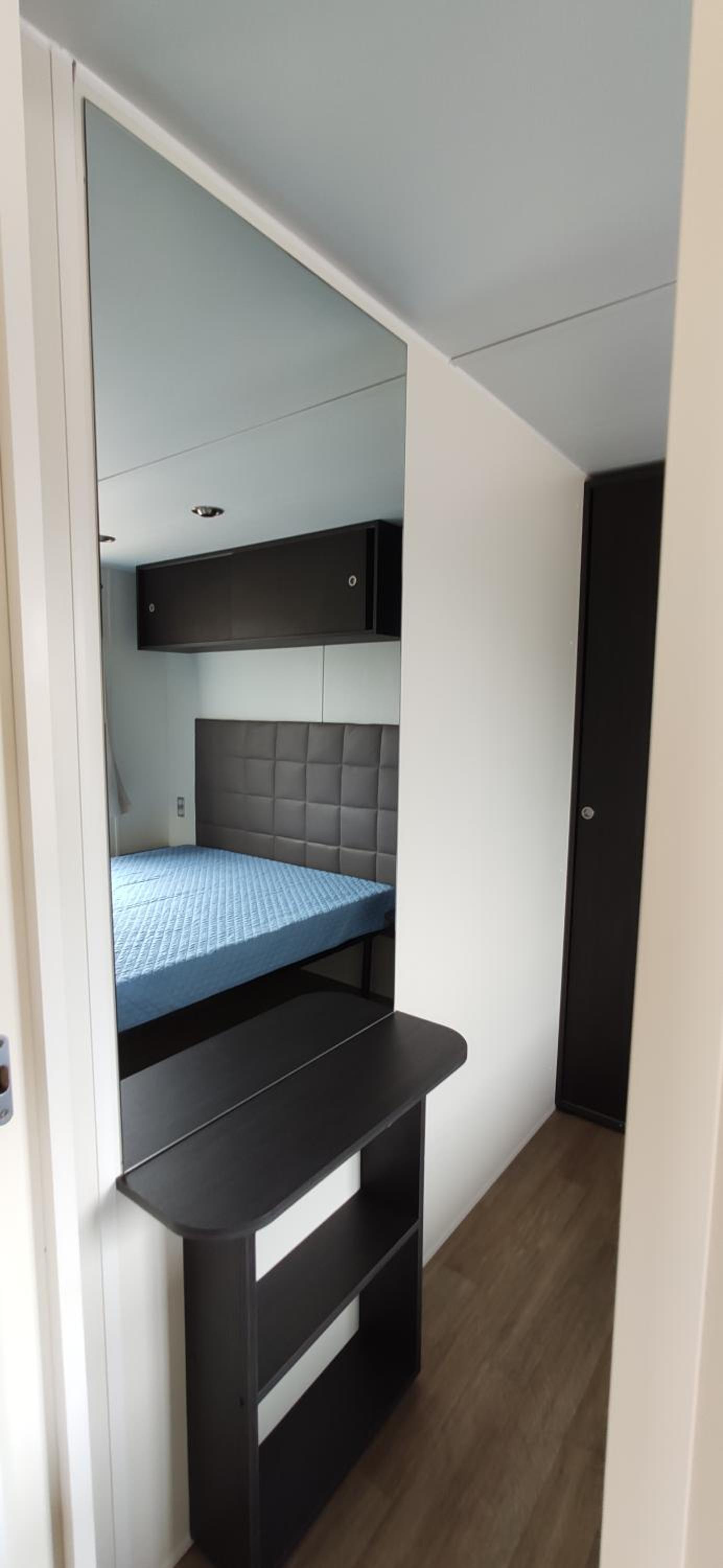 Mobile Home - Photo 6