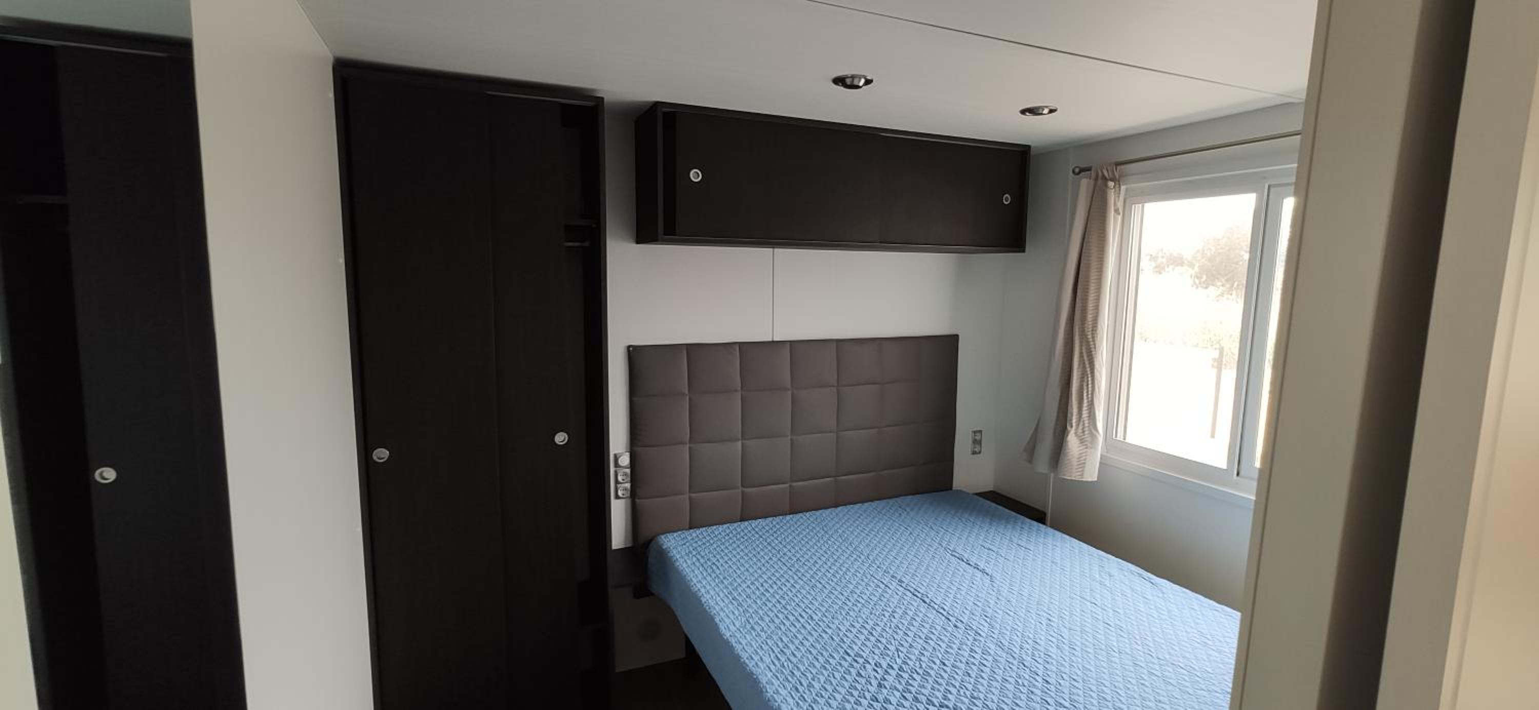 Mobile Home - Photo 2
