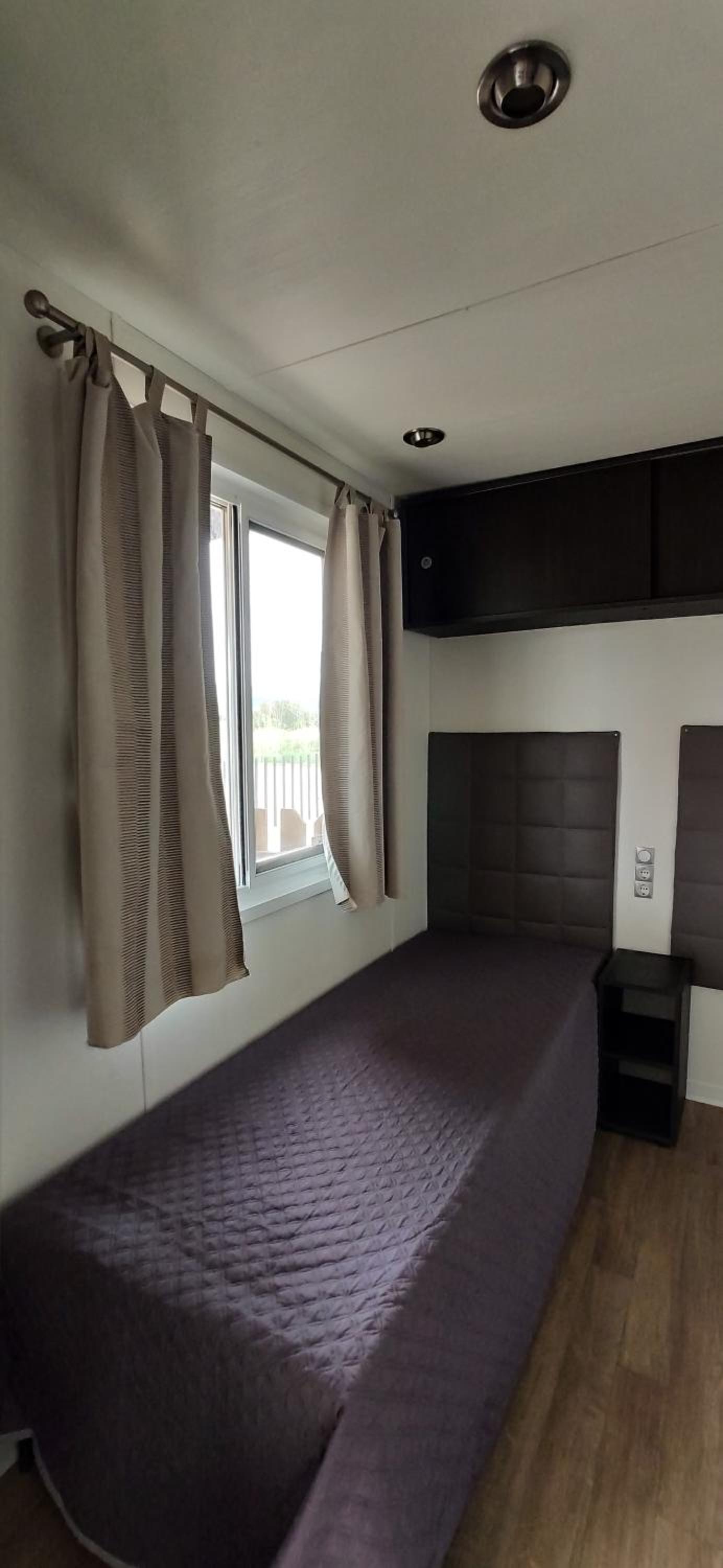 Mobile Home - Photo 14