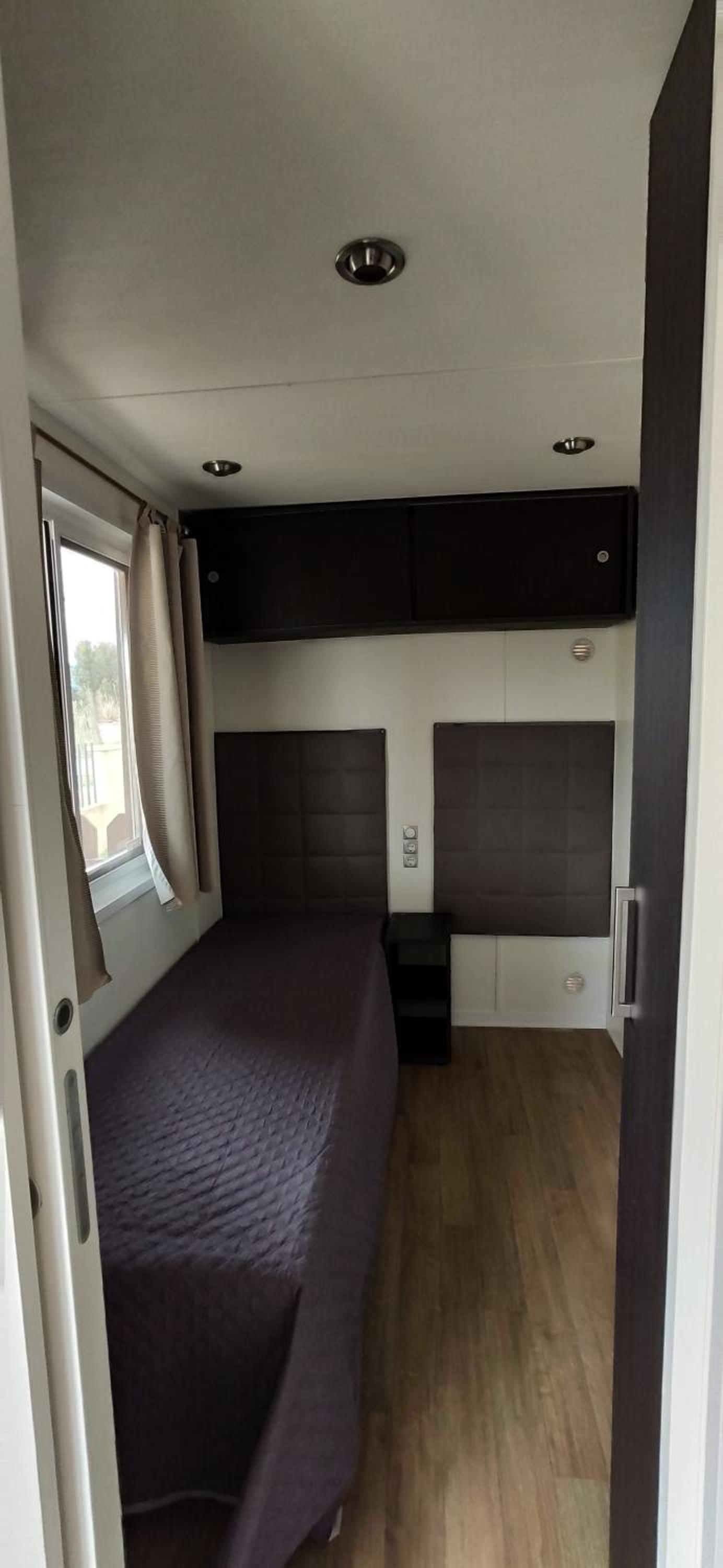 Mobile Home - Photo 15