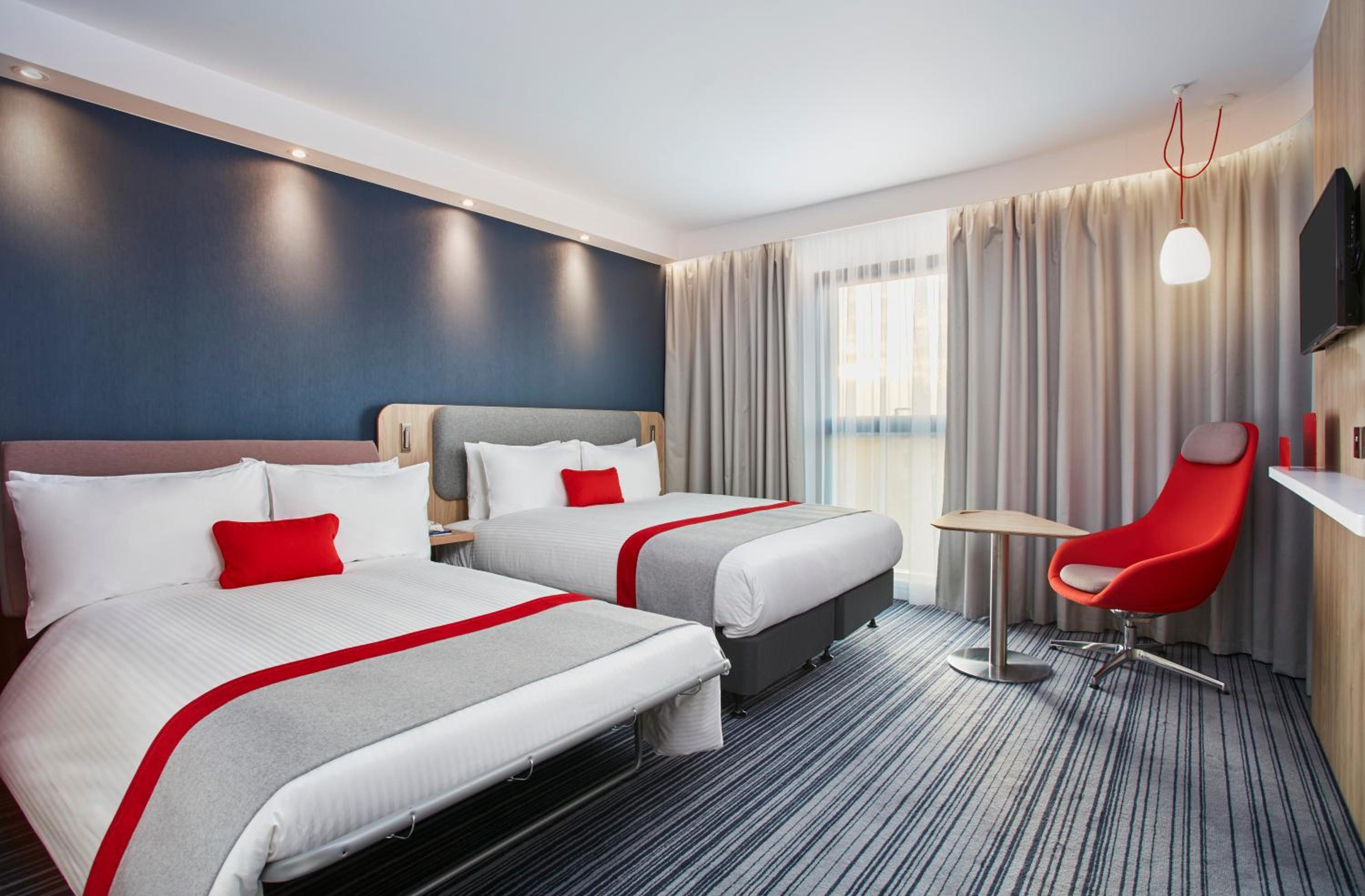 Standard Double Room with Single Sofa Bed and Free Hot Breakfast - Photo 9