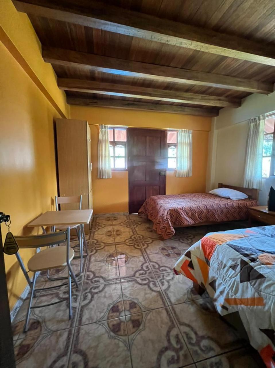 Standard Twin Room with Shared Bathroom photo 2