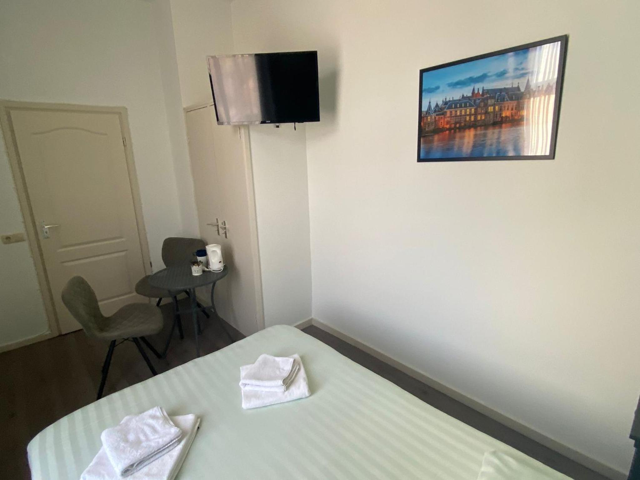 Double Room - Photo 8