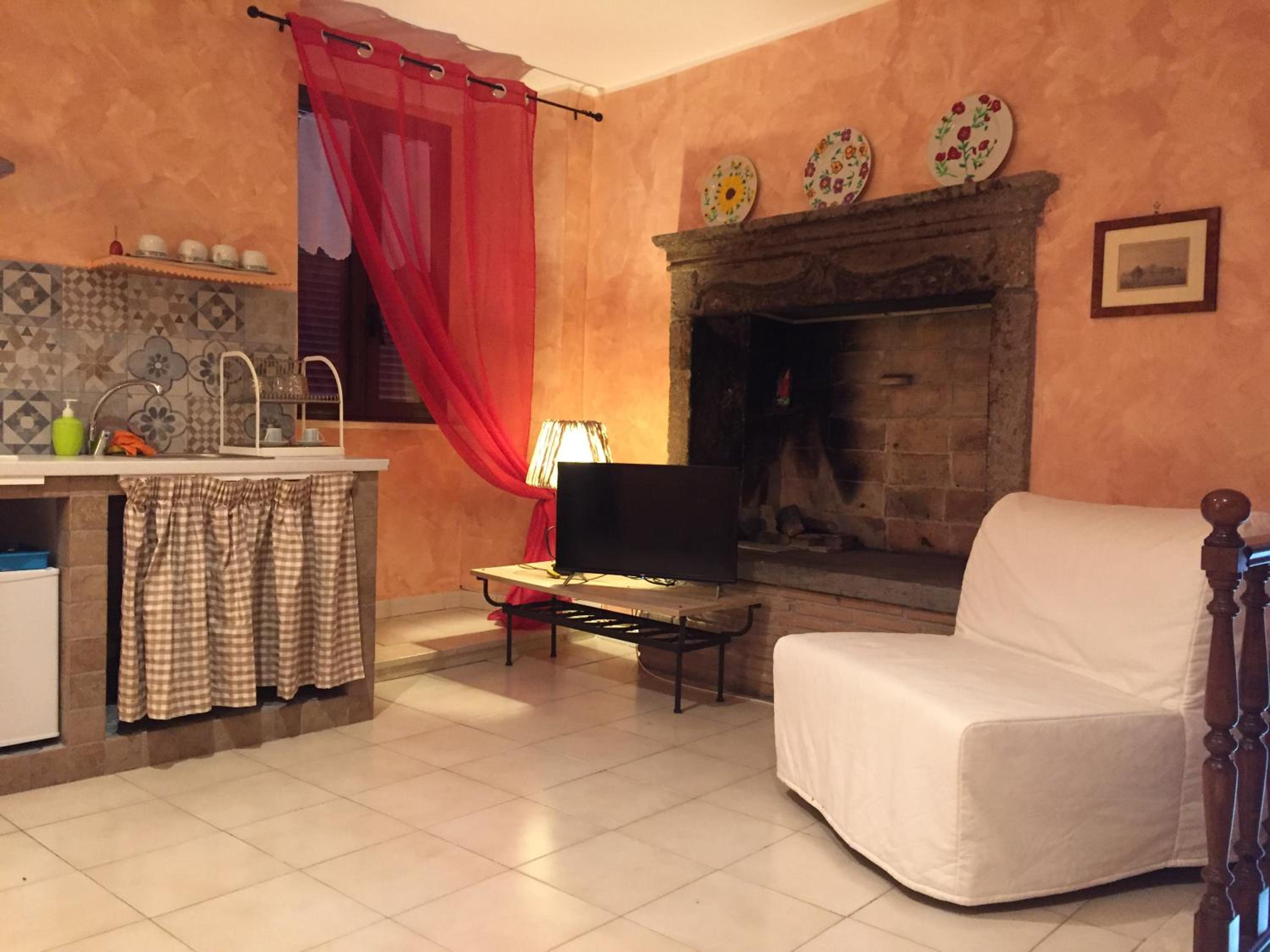 One-Bedroom Apartment - Photo 2
