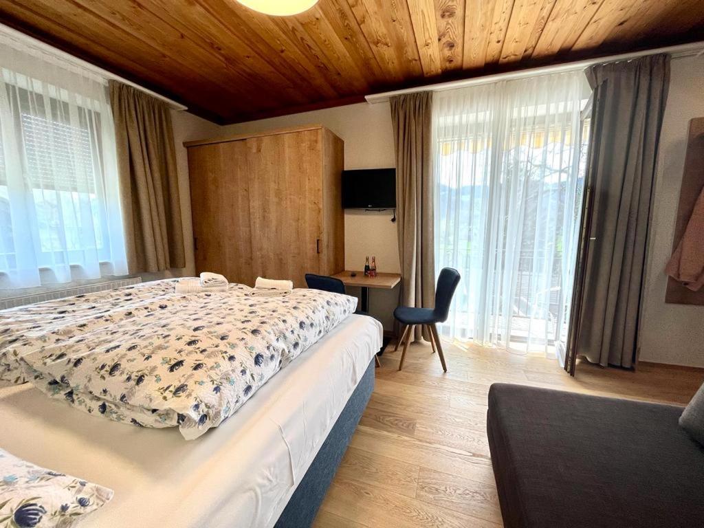 Deluxe Suite - Photo 3