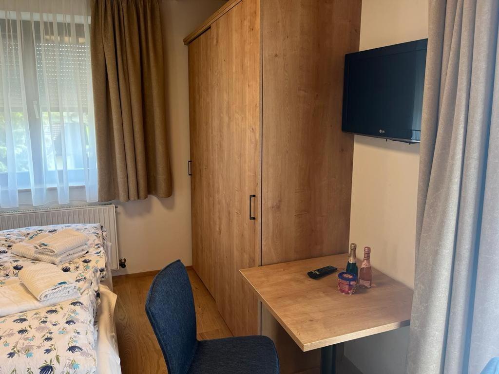 Deluxe Suite - Photo 7
