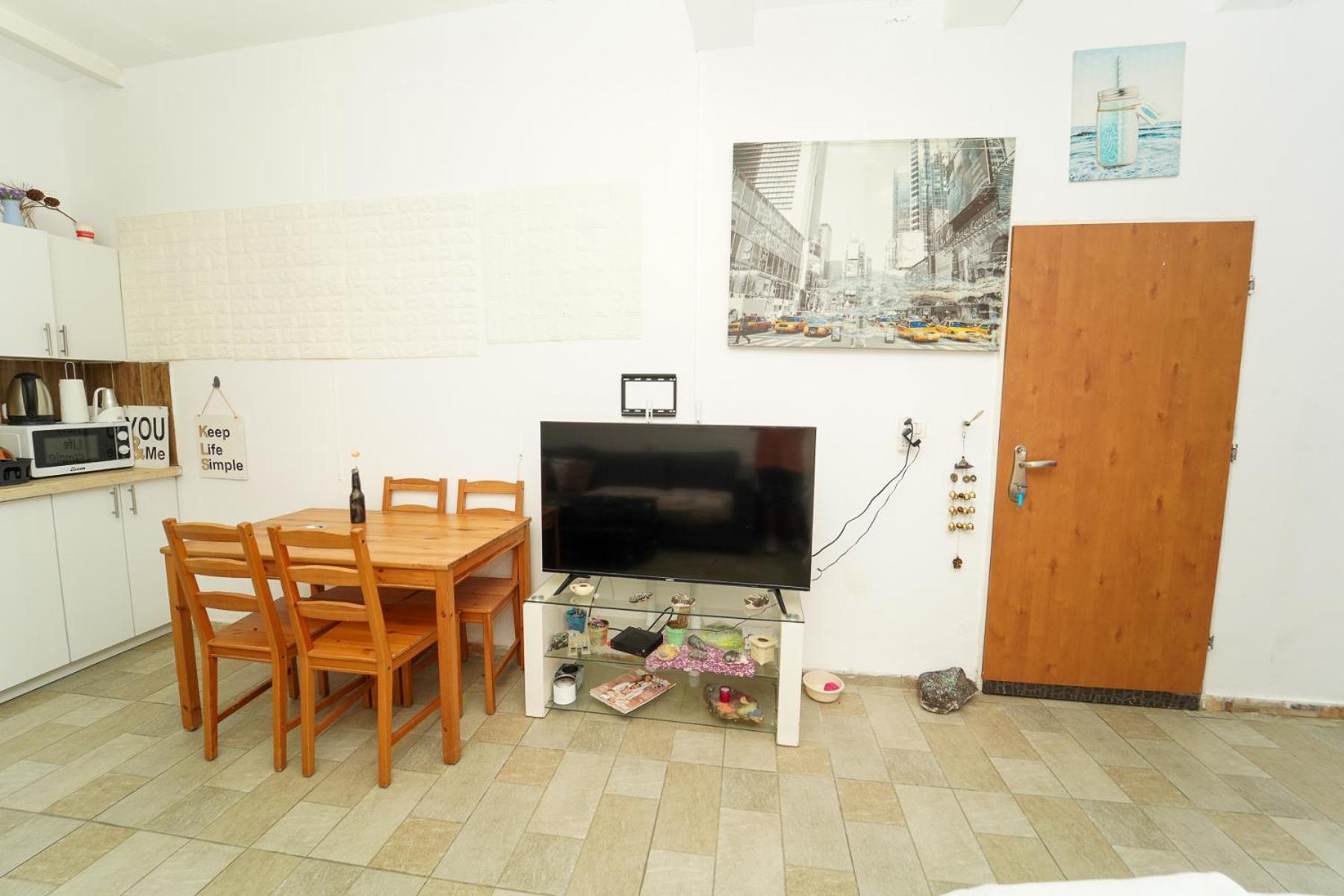 One-Bedroom Apartment - Photo 60