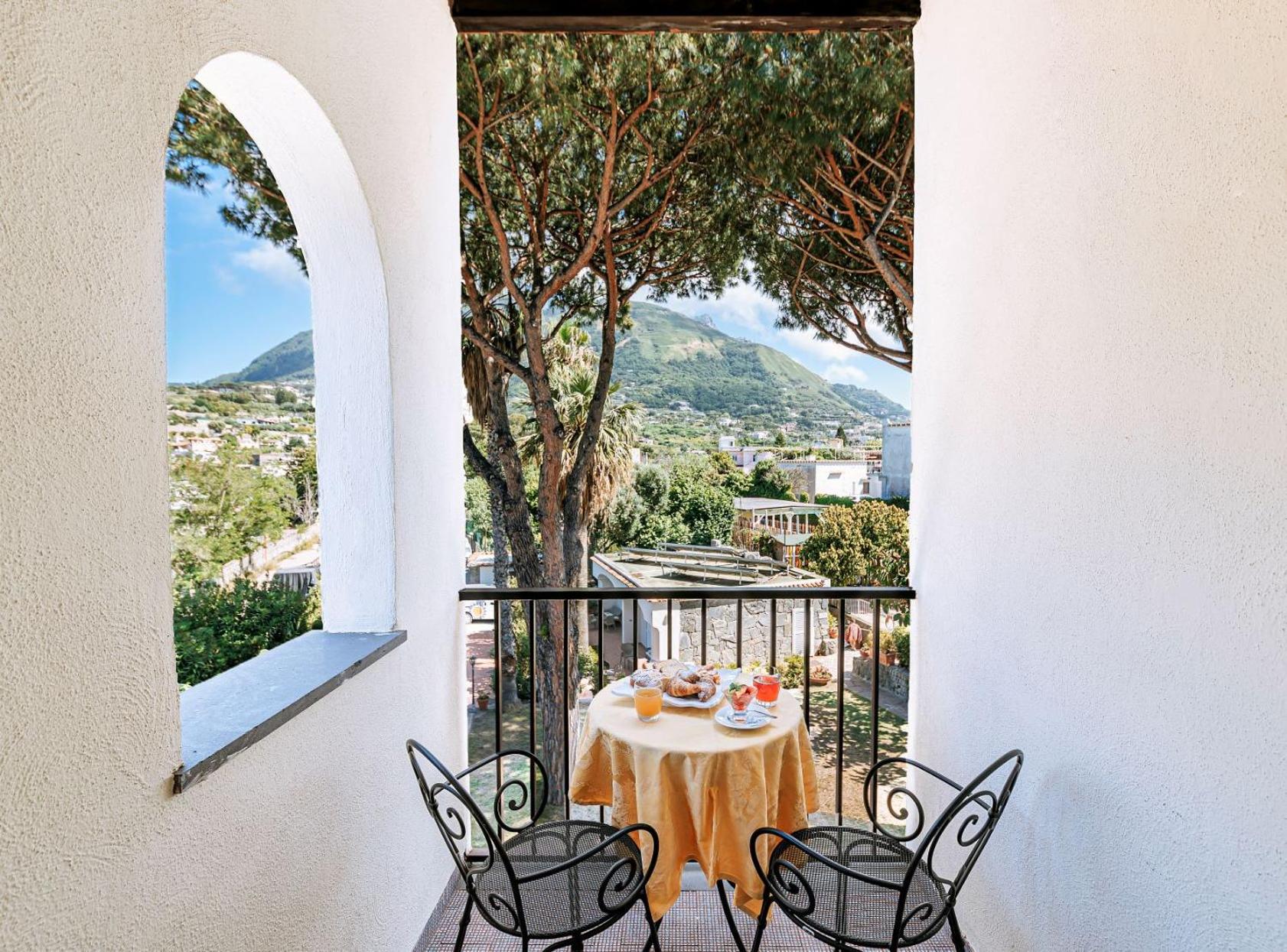 Double Room with Balcony - Photo 7
