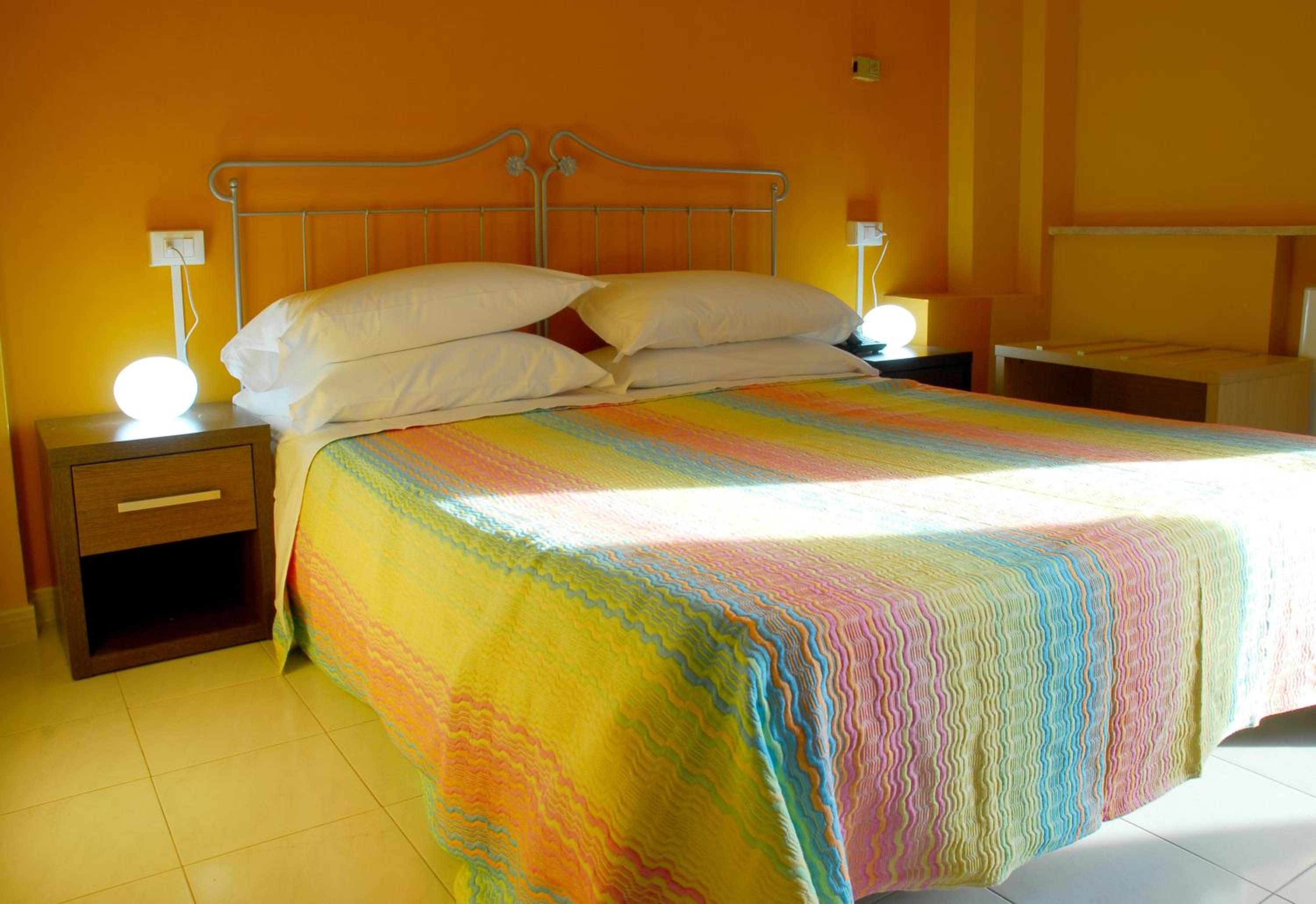 Double Room - Photo 16