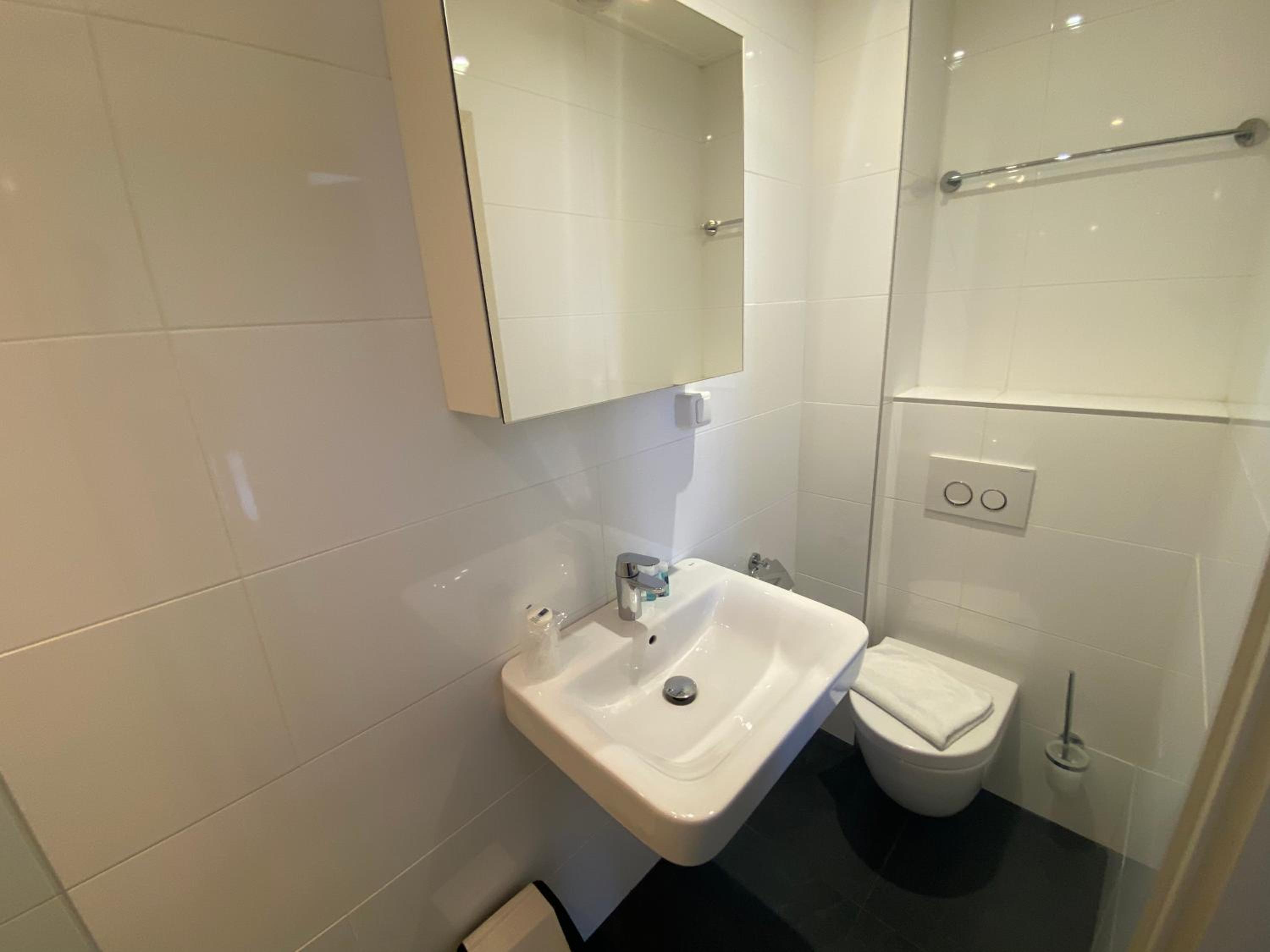 Double Room - Photo 9