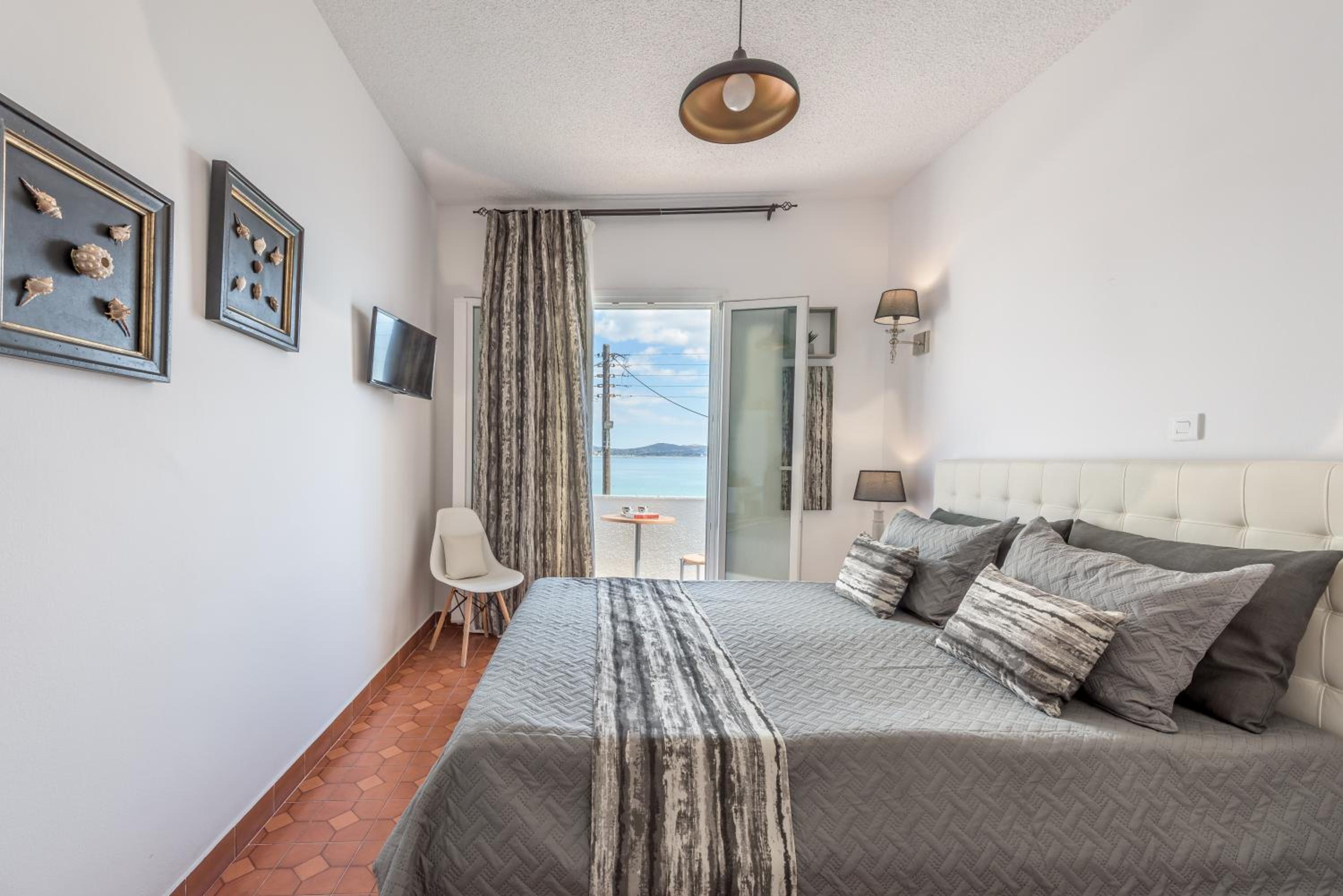 Deluxe Double Room with Balcony and Sea View