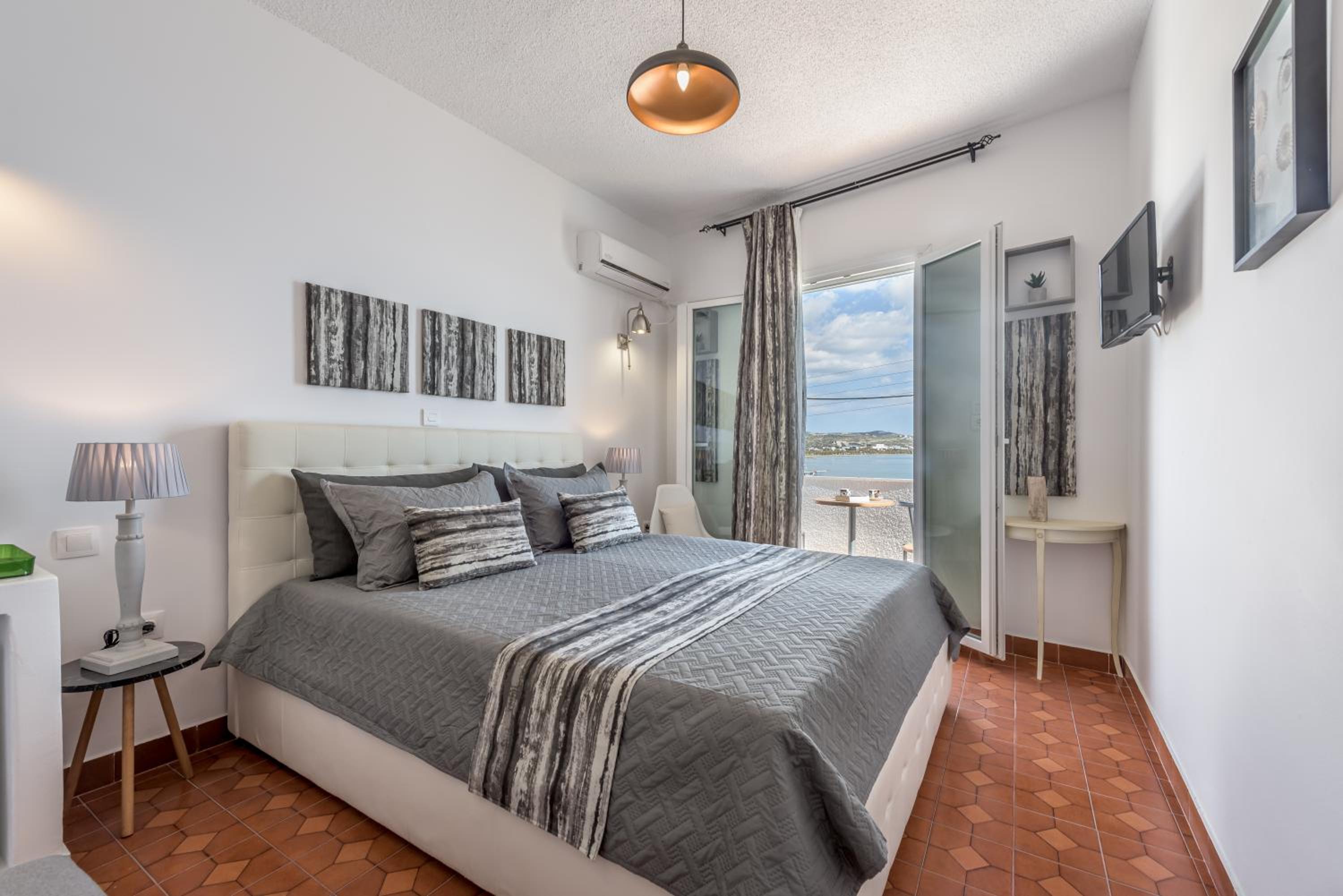Deluxe Double Room with Balcony and Sea View photo 2