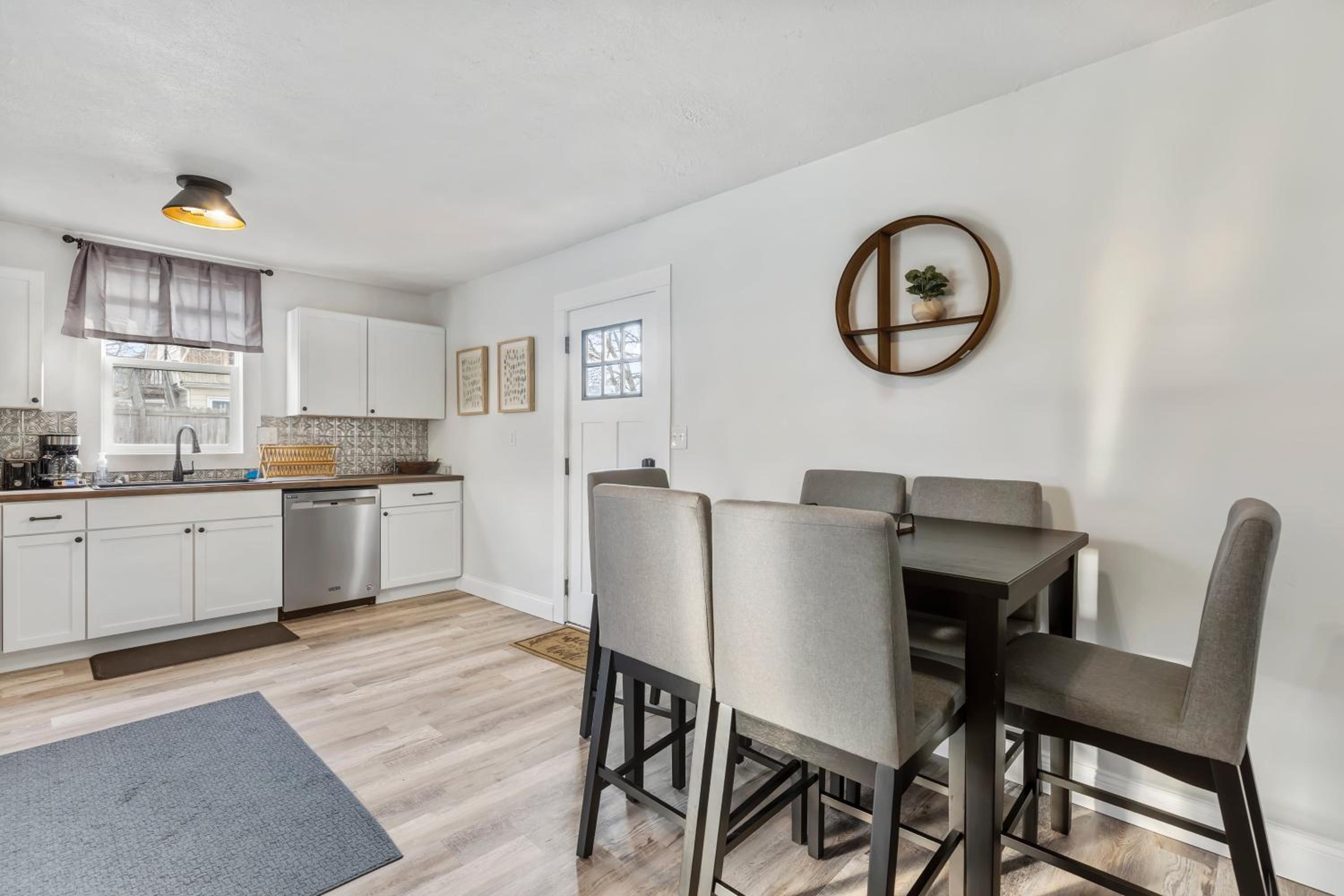 Three-Bedroom House - Photo 6