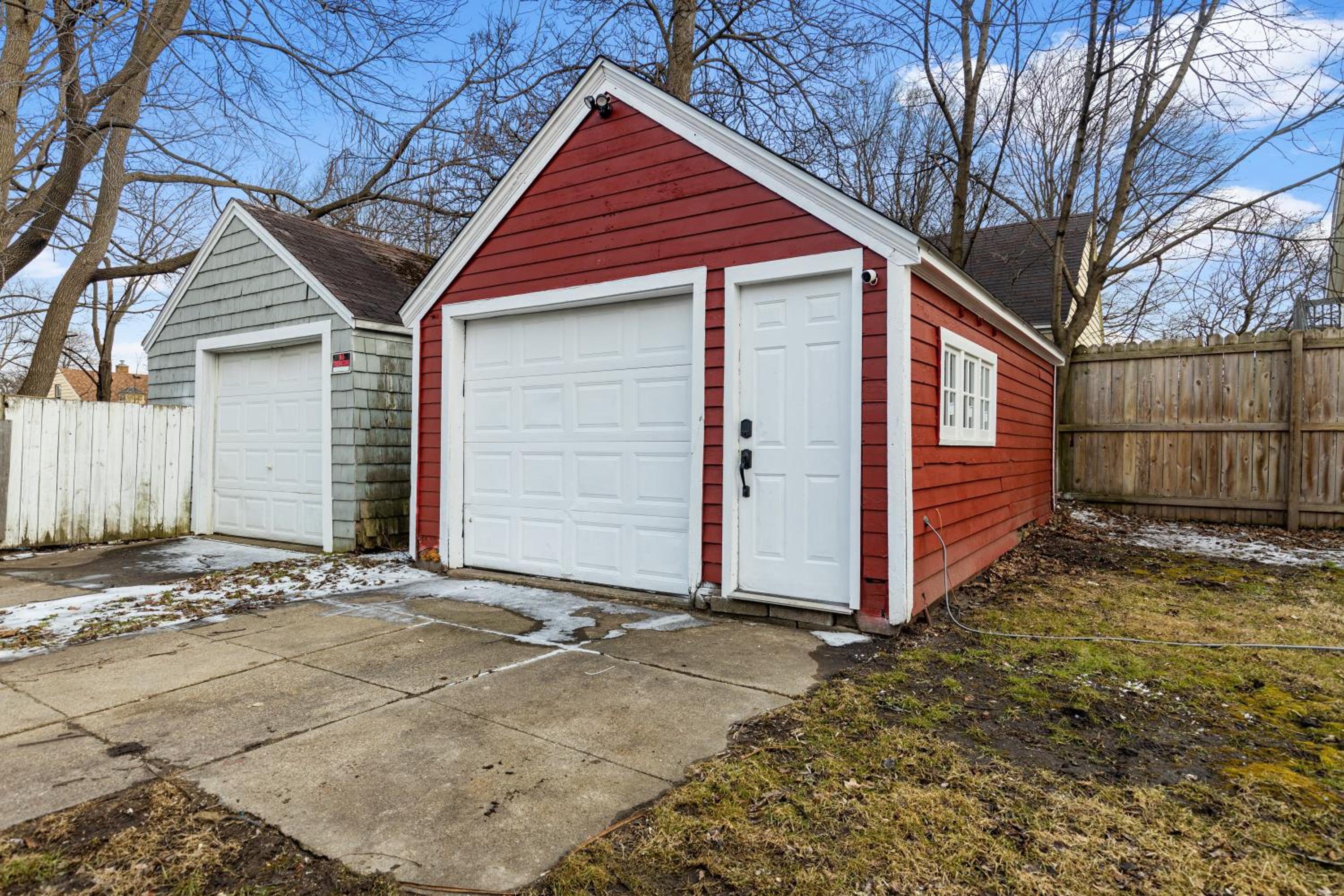 Three-Bedroom House - Photo 14
