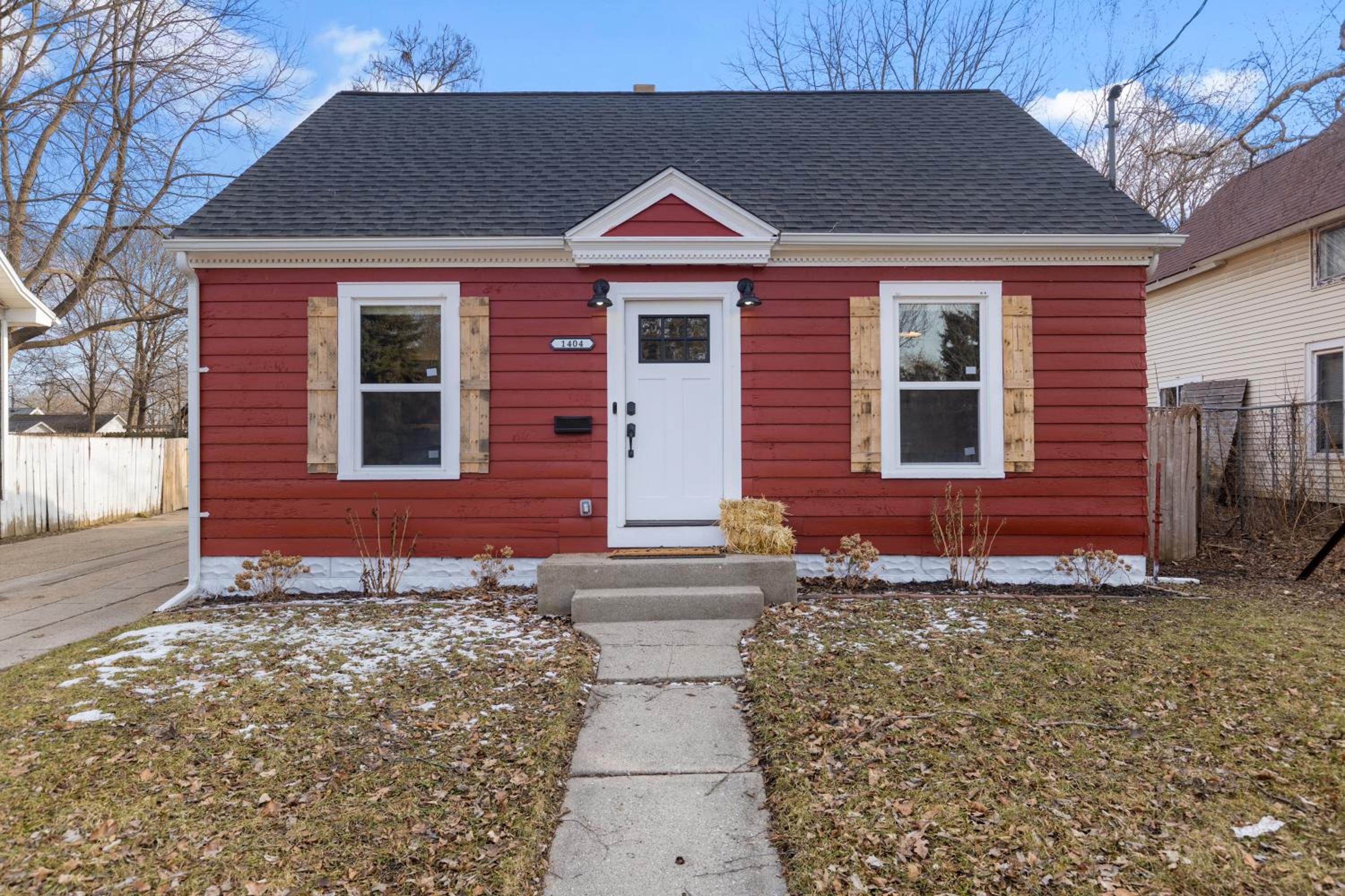 Three-Bedroom House - Photo 12