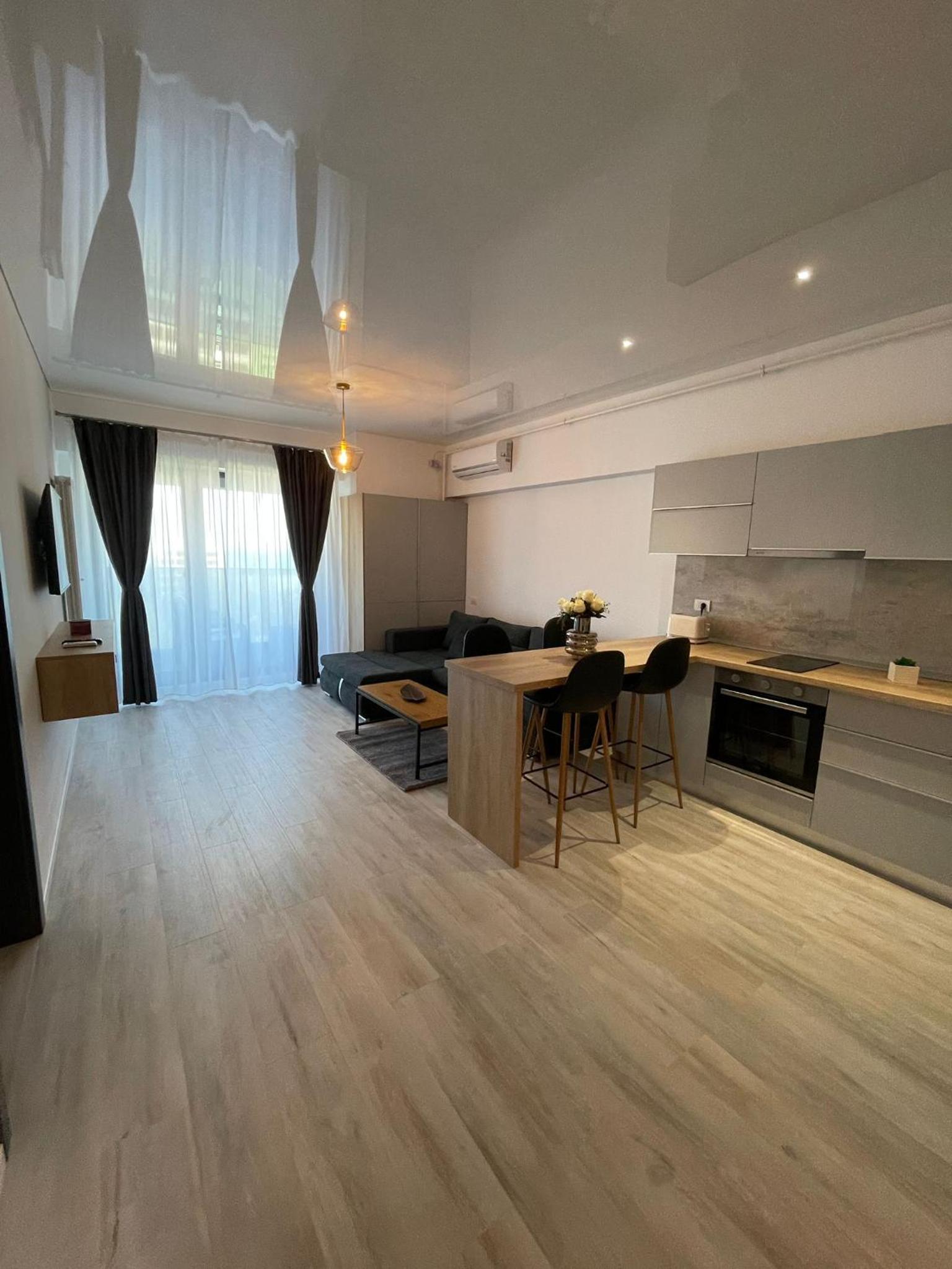 One-Bedroom Apartment photo 1