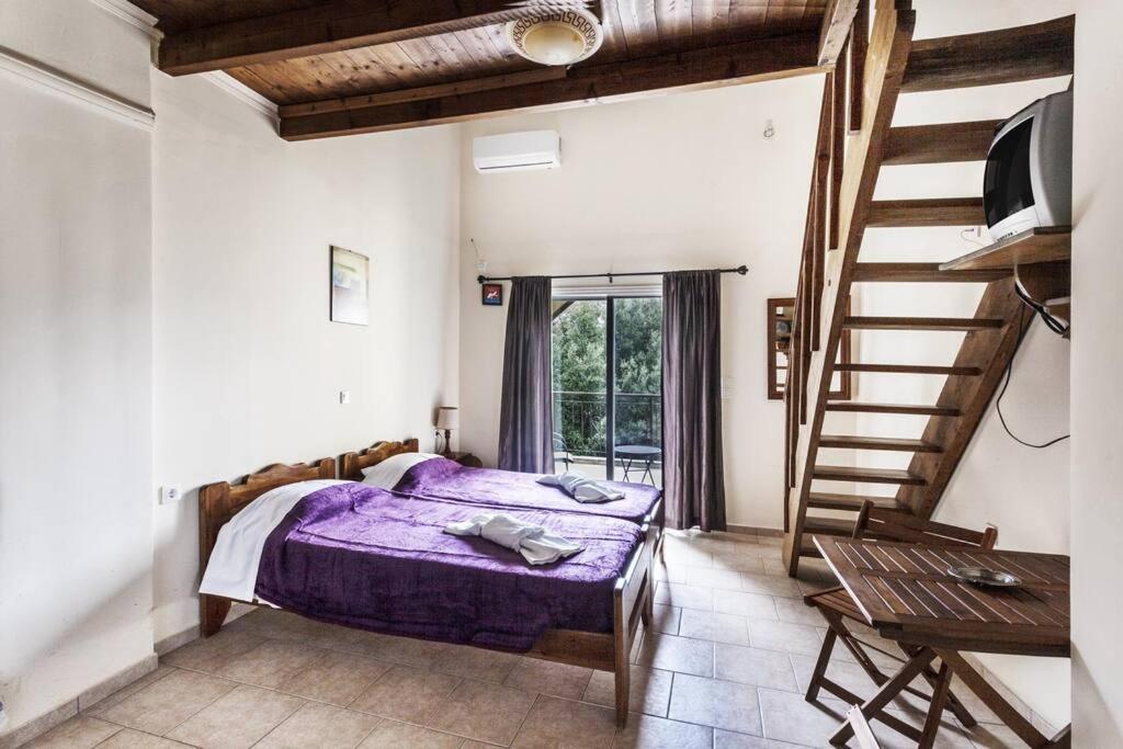 Apartment with Balcony photo 1