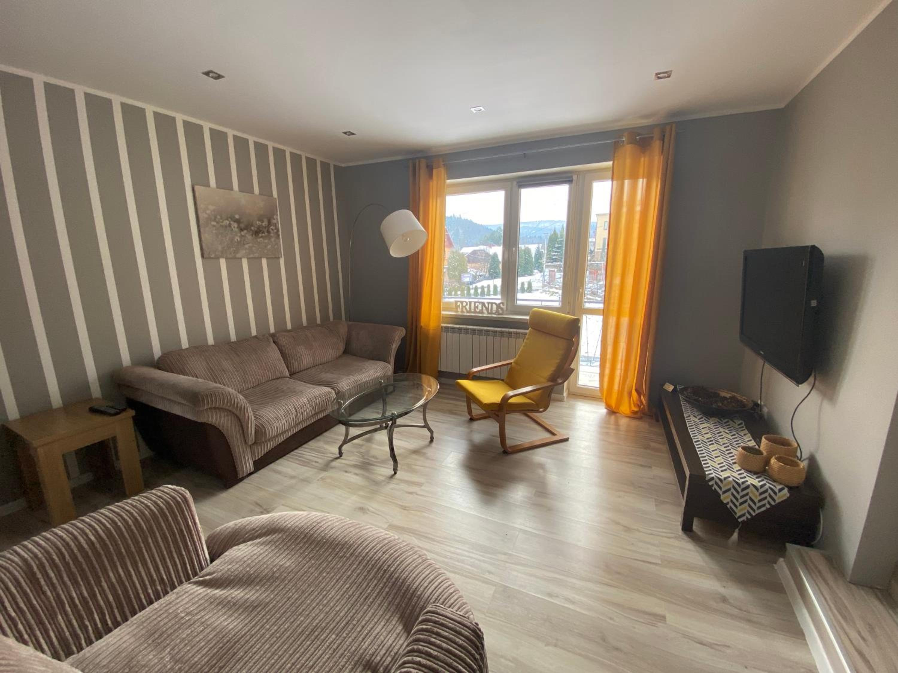 Apartment with Balcony - Photo 2