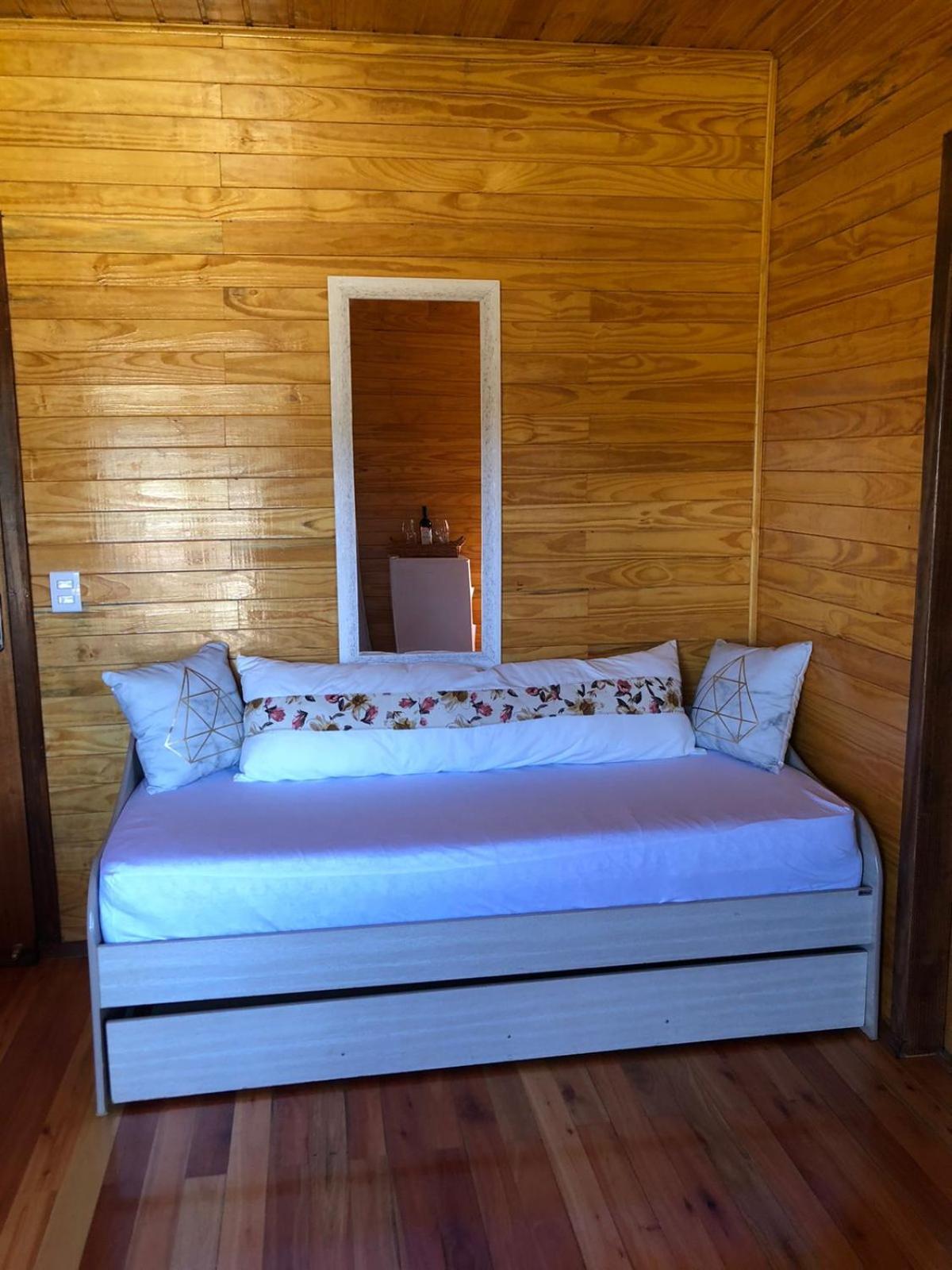 Deluxe Queen Suite - Photo 8