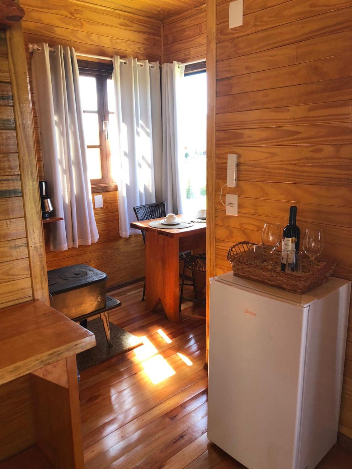 Deluxe Queen Suite - Photo 9