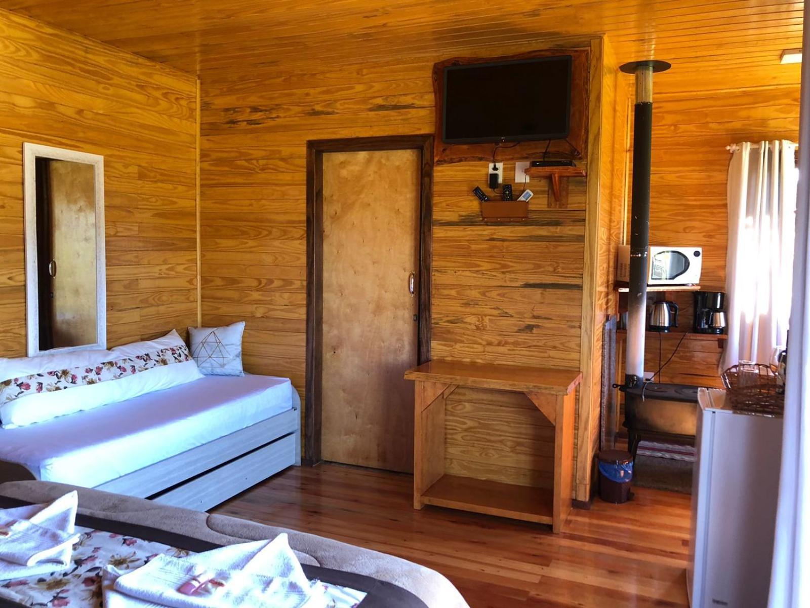 Deluxe Queen Suite - Photo 10