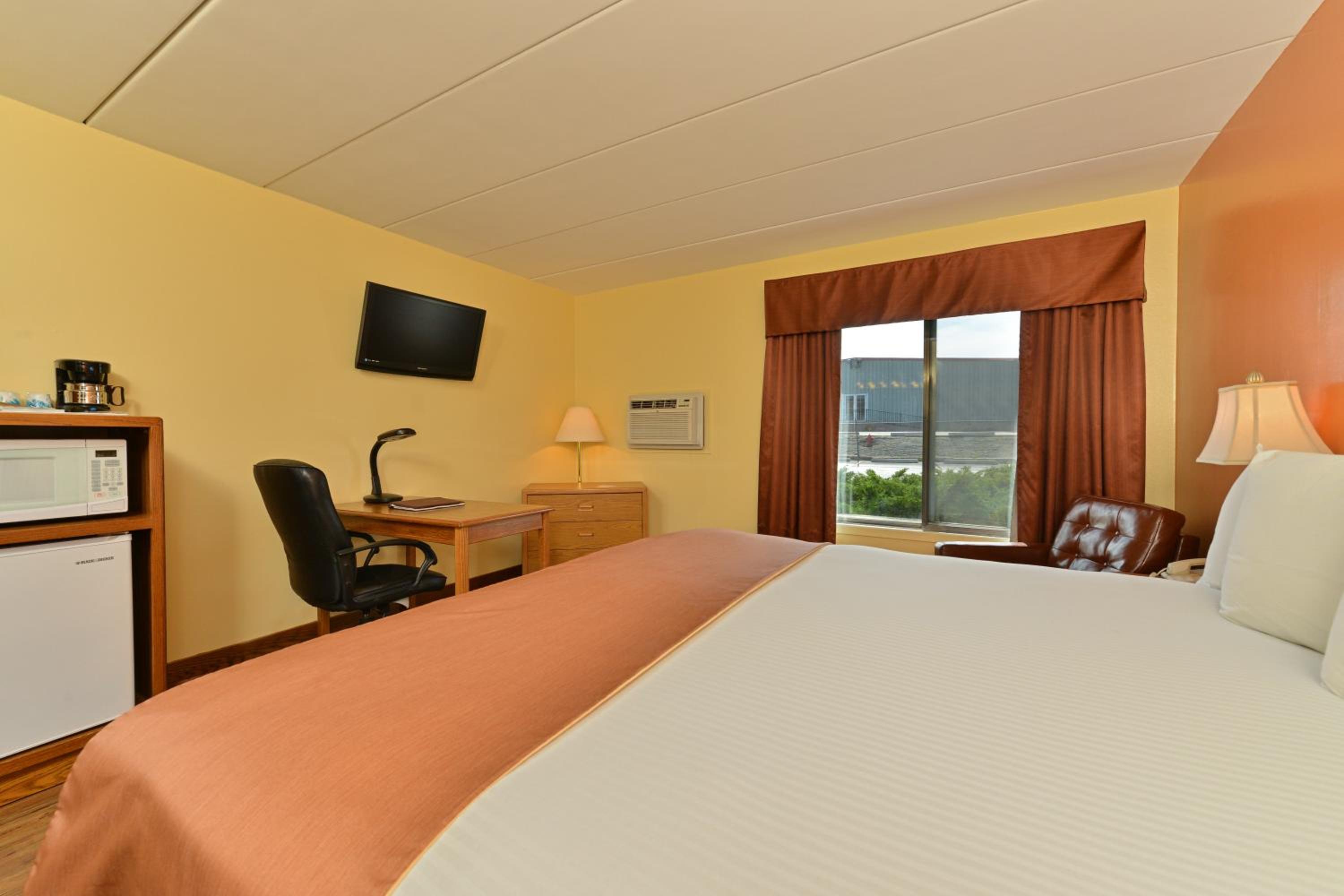 King Room - Non-Smoking - Photo 6